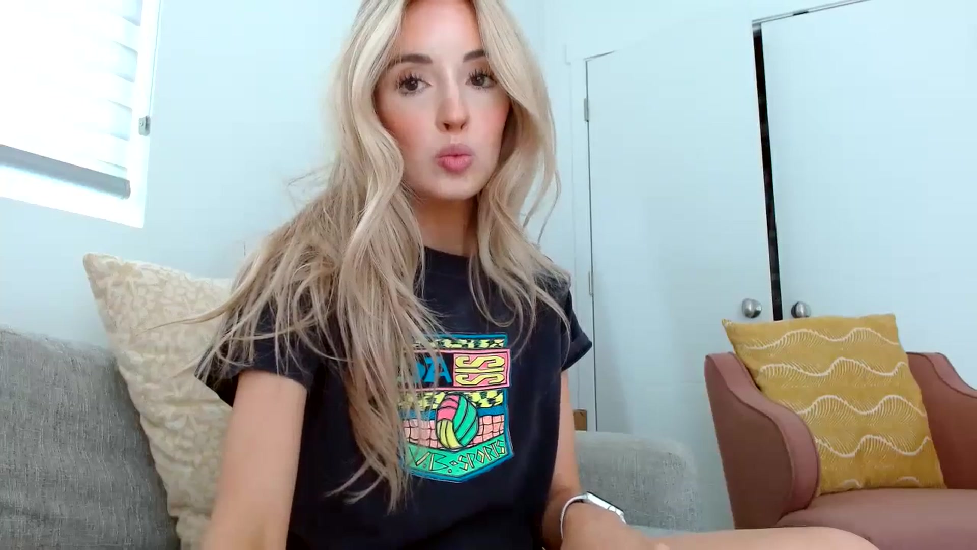 Gallery image thumbnail from Vegansoda's myfreecams stream on, 06/10/2023, 22:09 image 20 of 20
