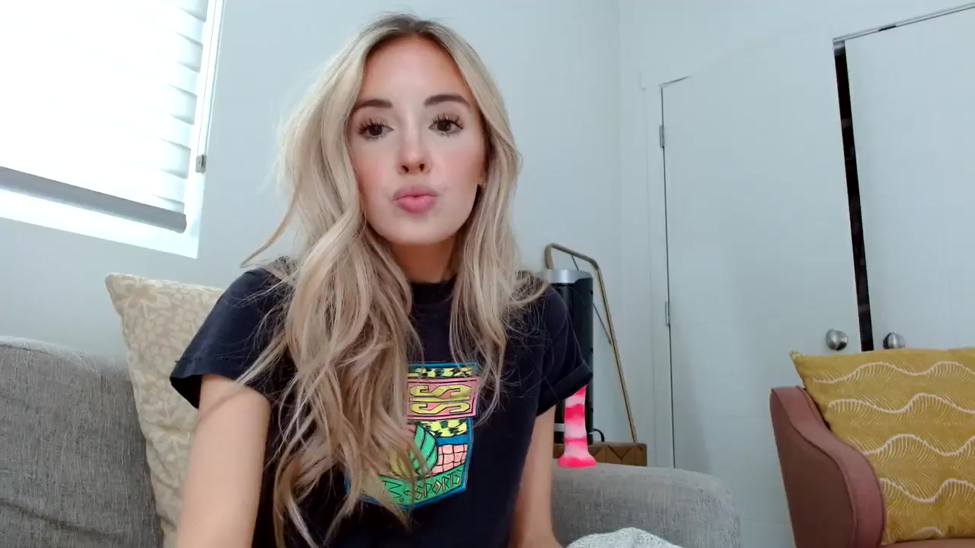 Gallery image thumbnail from Vegansoda's myfreecams stream on, 06/10/2023, 22:09 image 7 of 20