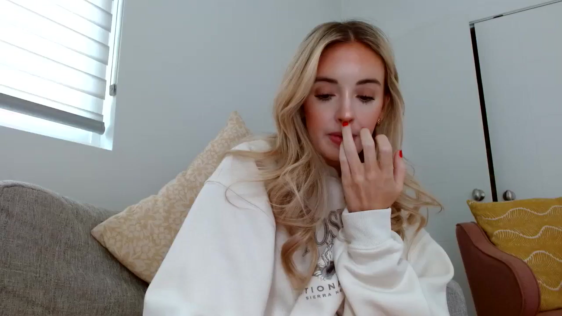 Gallery image thumbnail from Vegansoda's myfreecams stream on, 06/12/2023, 20:25 image 14 of 20