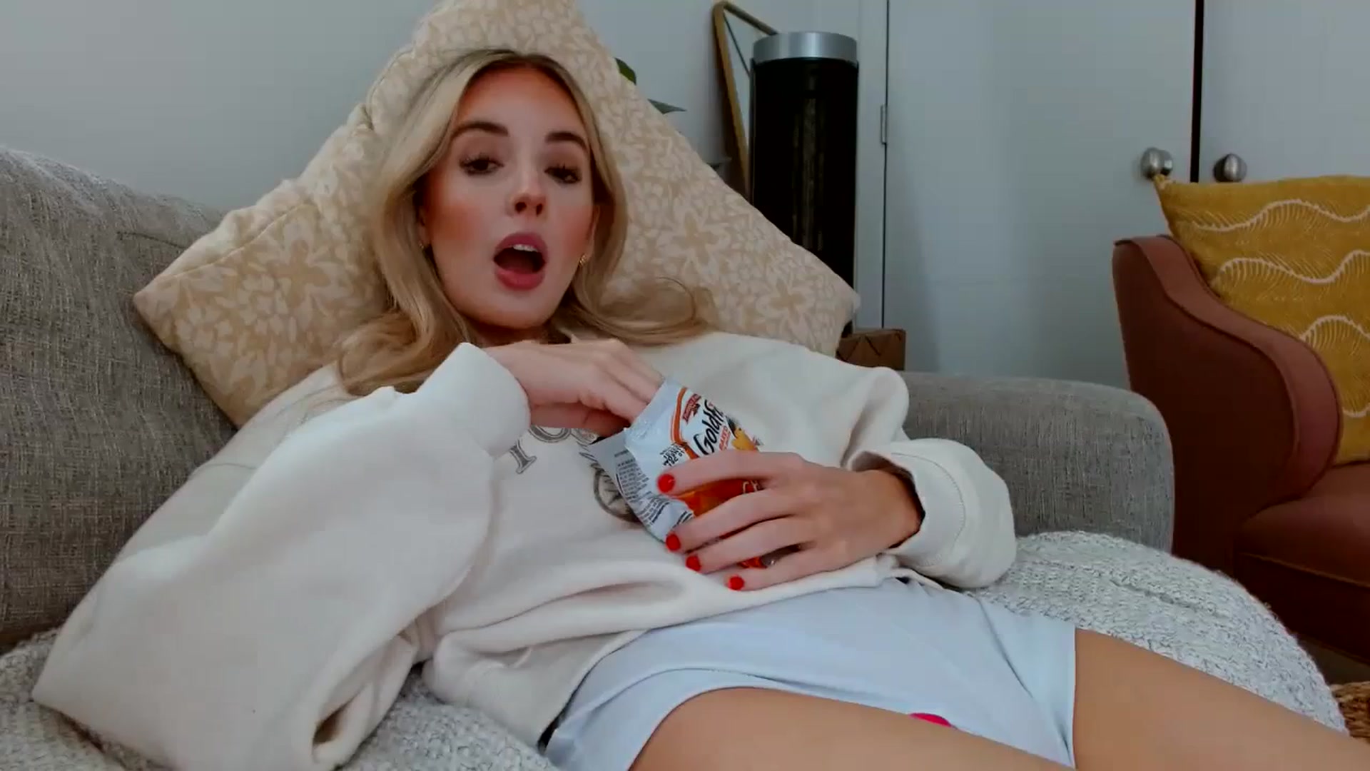 Gallery image thumbnail from Vegansoda's myfreecams stream on, 06/12/2023, 22:01 image 5 of 20