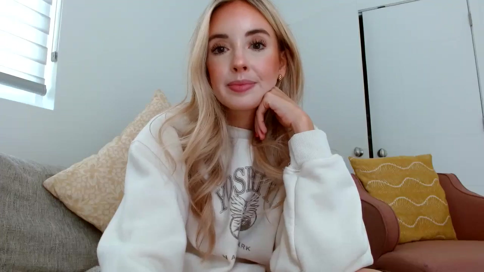 Gallery image thumbnail from Vegansoda's myfreecams stream on, 06/12/2023, 22:01 image 10 of 20