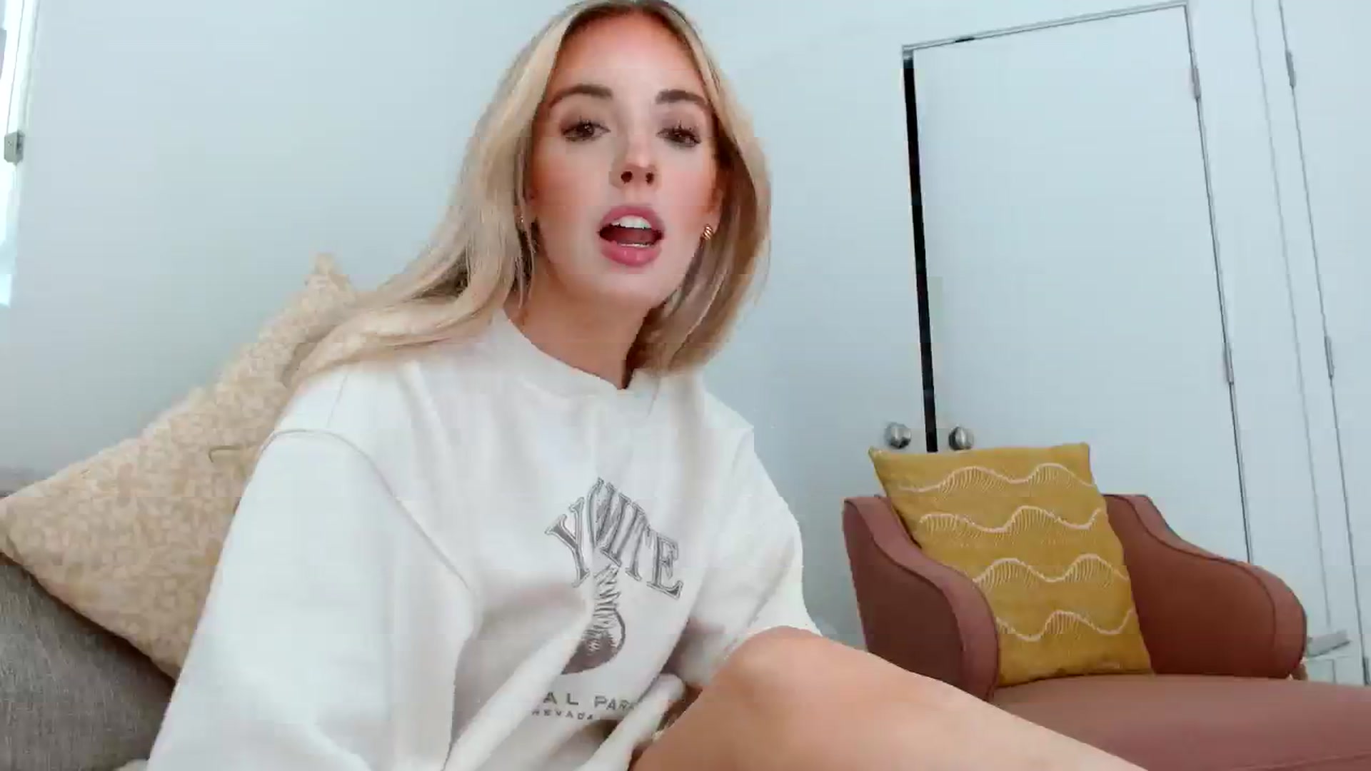 Gallery image thumbnail from Vegansoda's myfreecams stream on, 06/12/2023, 22:01 image 15 of 20