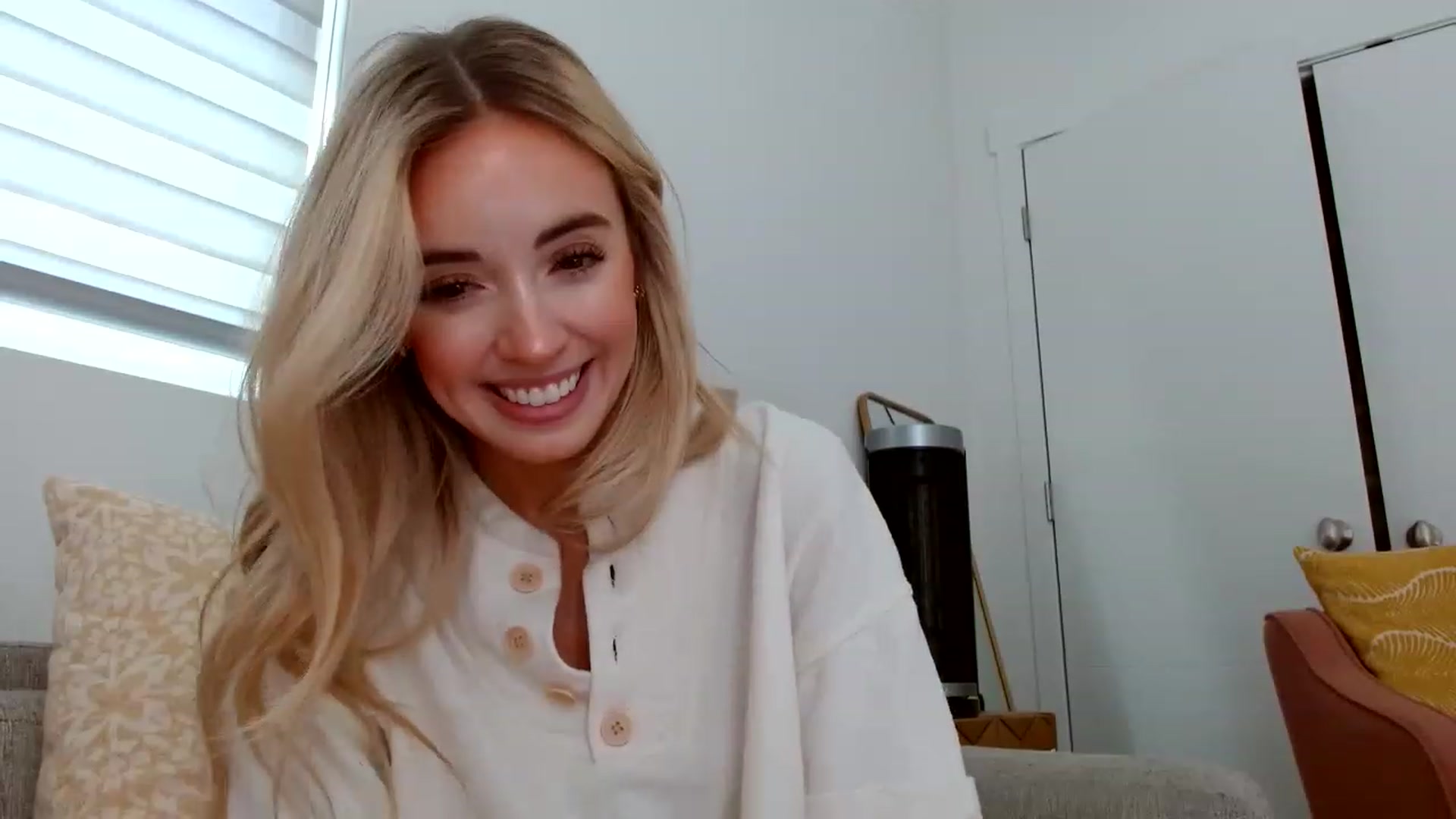 Gallery image thumbnail from Vegansoda's myfreecams stream on, 06/14/2023, 23:01 image 6 of 20