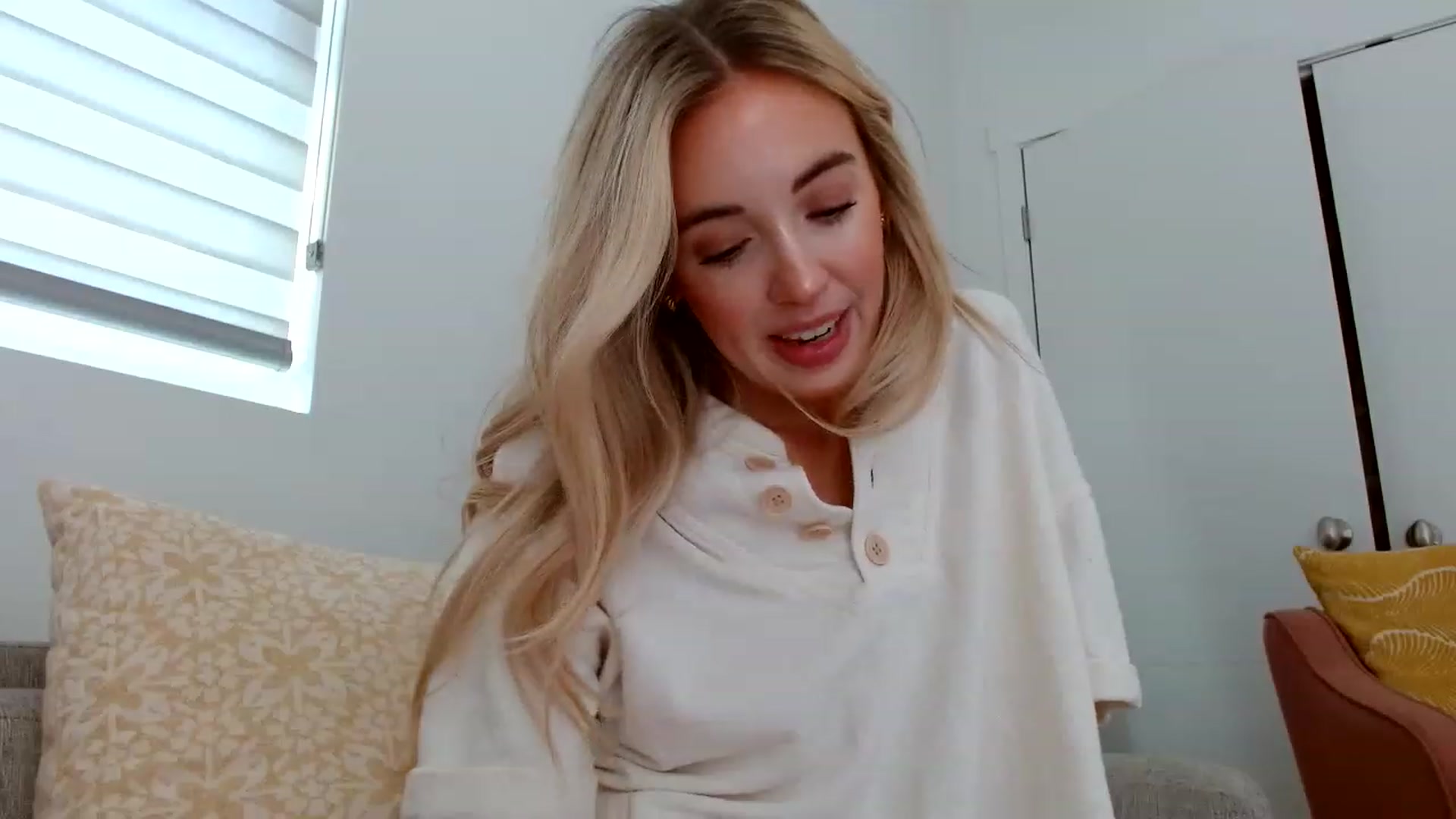 Gallery image thumbnail from Vegansoda's myfreecams stream on, 06/14/2023, 23:01 image 5 of 20