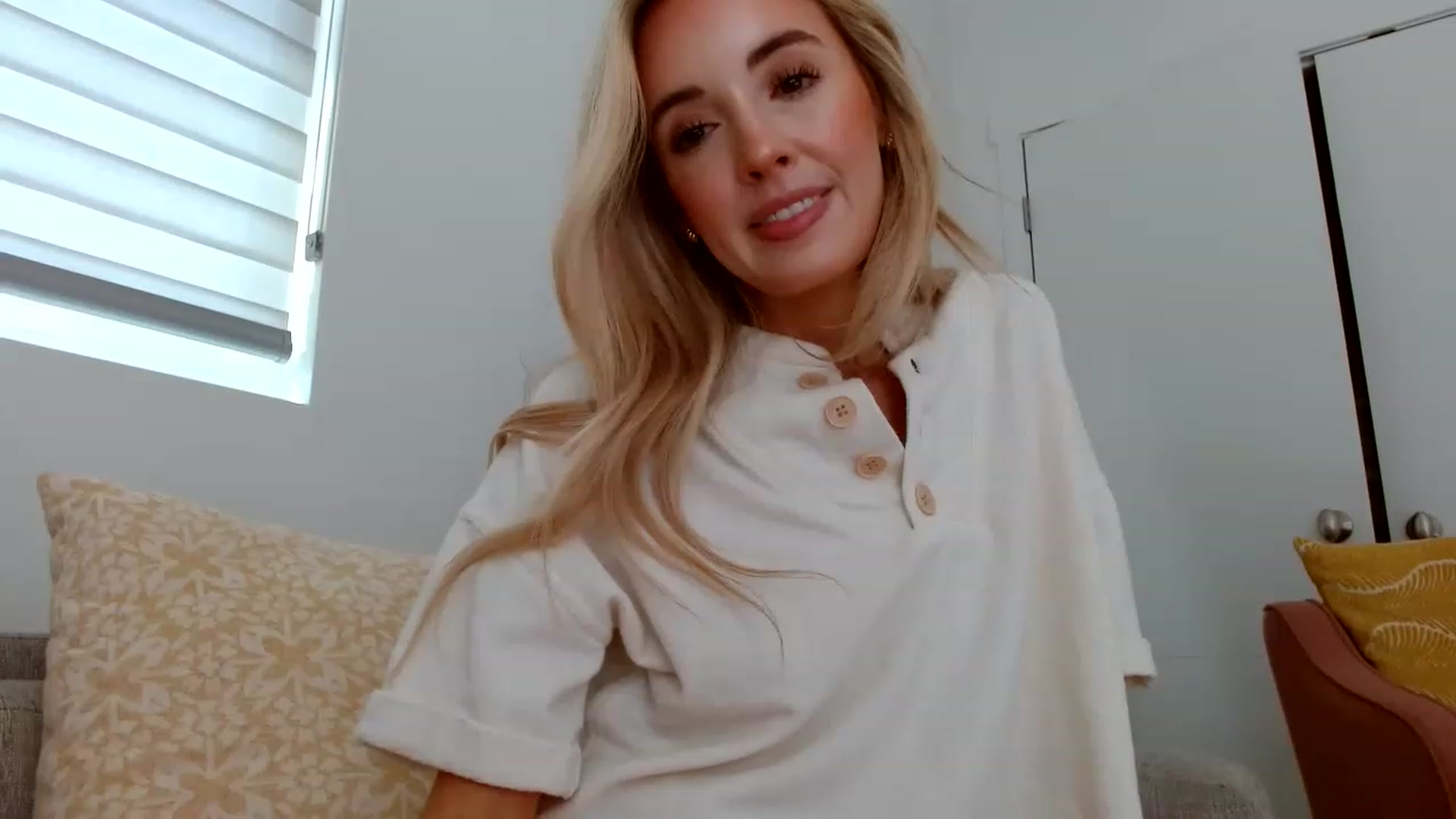 Gallery image thumbnail from Vegansoda's myfreecams stream on, 06/14/2023, 23:01 image 3 of 20