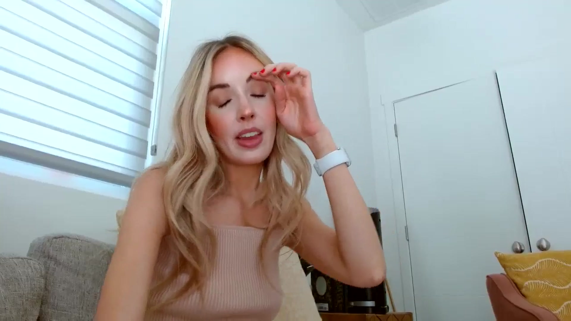 Gallery image thumbnail from Vegansoda's myfreecams stream on, 06/19/2023, 21:06 image 14 of 20