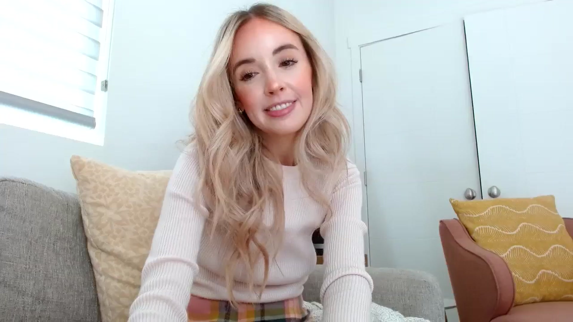 Gallery image thumbnail from Vegansoda's myfreecams stream on, 06/20/2023, 23:27 image 8 of 20