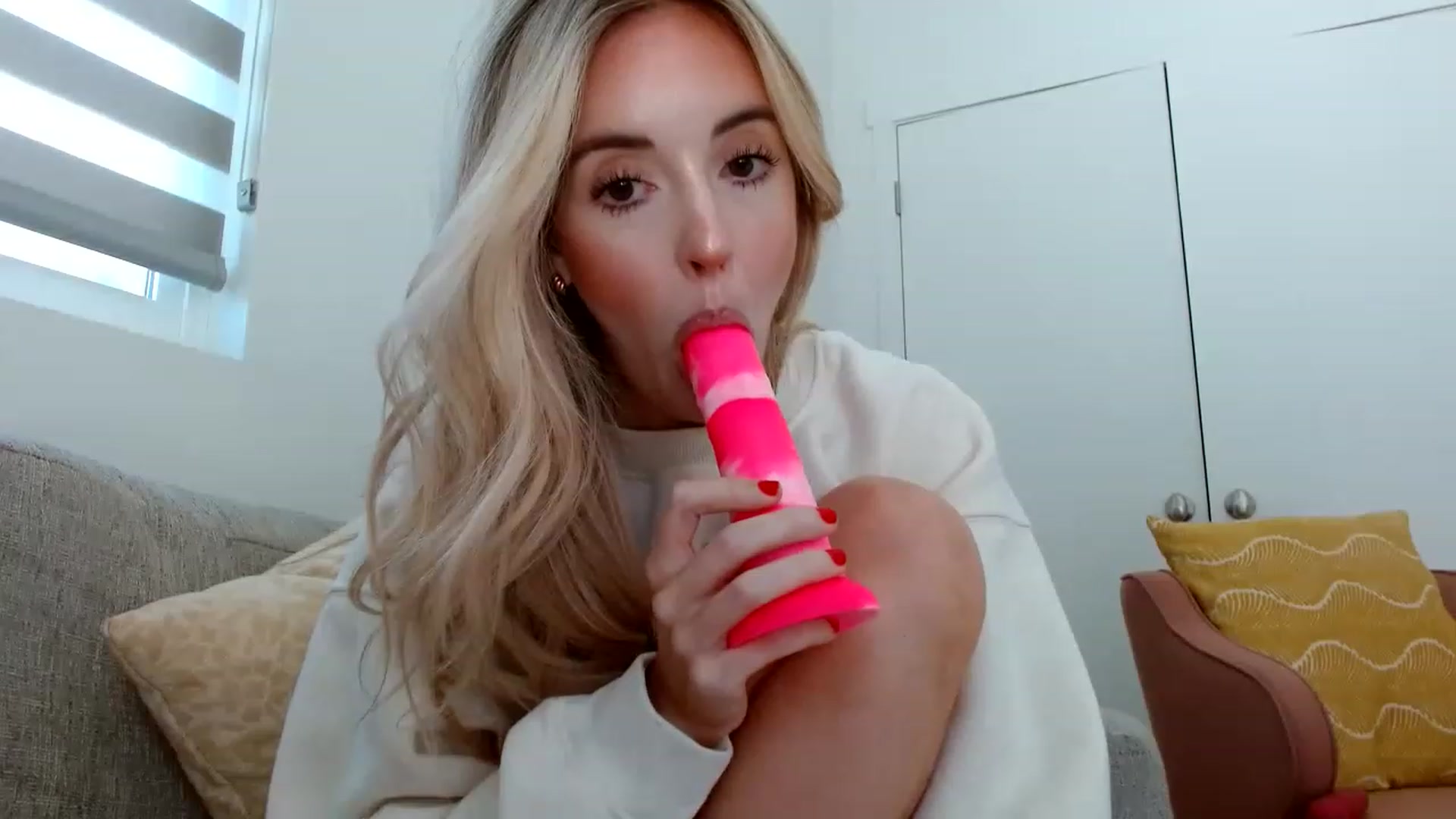 Gallery image thumbnail from Vegansoda's myfreecams stream on, 06/25/2023, 19:58 image 20 of 20