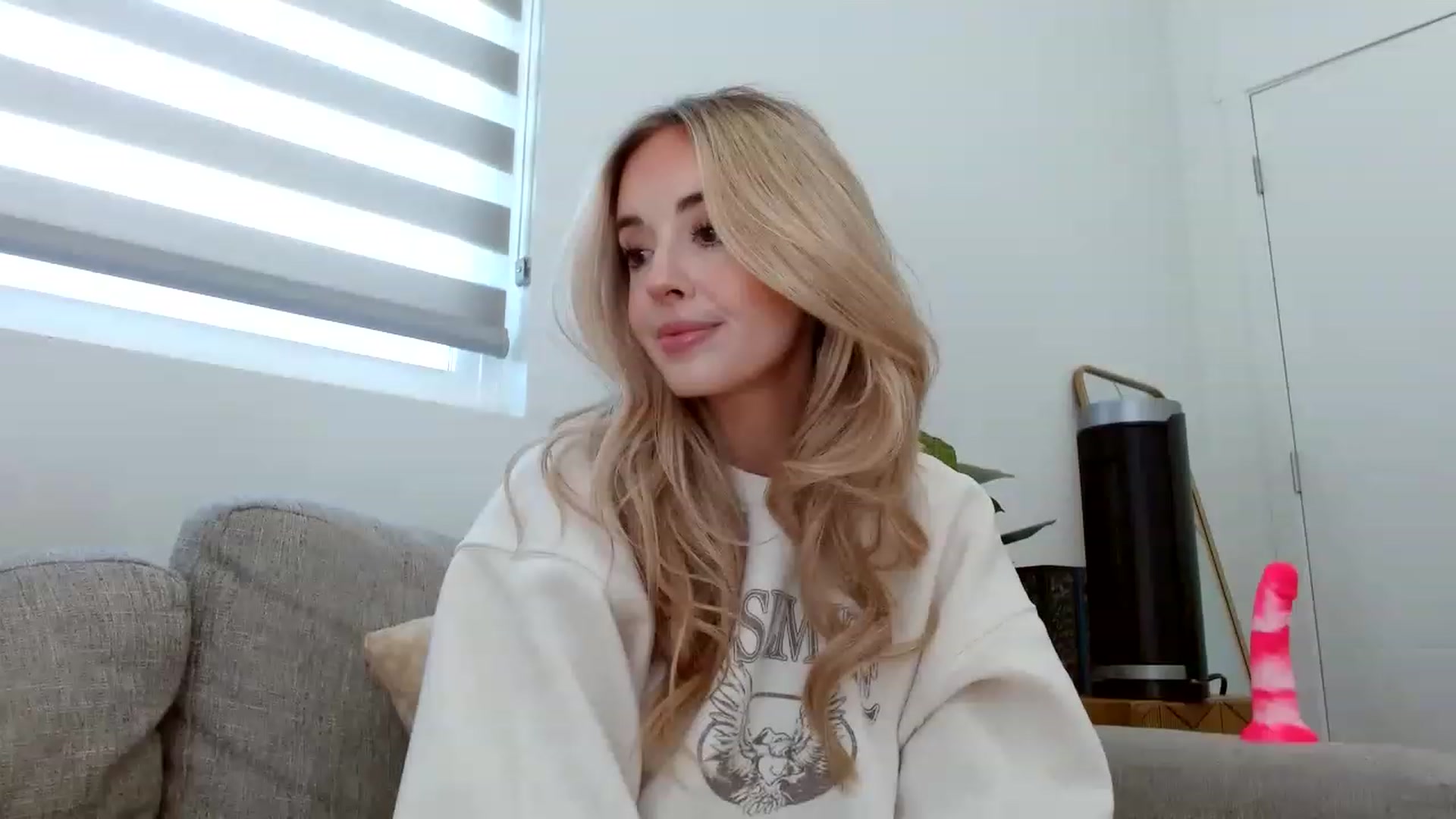 Gallery image thumbnail from Vegansoda's myfreecams stream on, 06/25/2023, 19:58 image 7 of 20