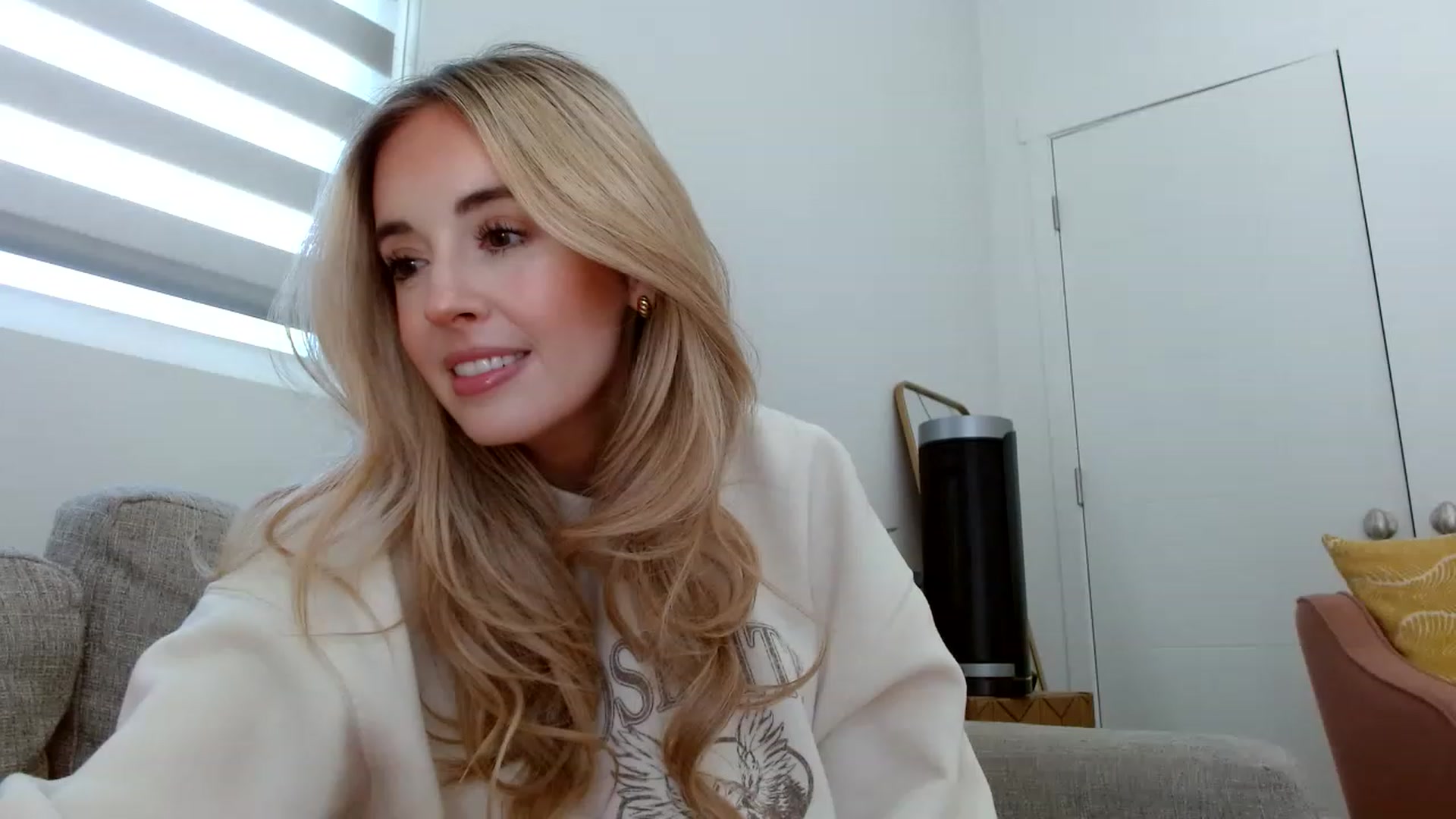 Gallery image thumbnail from Vegansoda's myfreecams stream on, 06/25/2023, 19:58 image 10 of 20