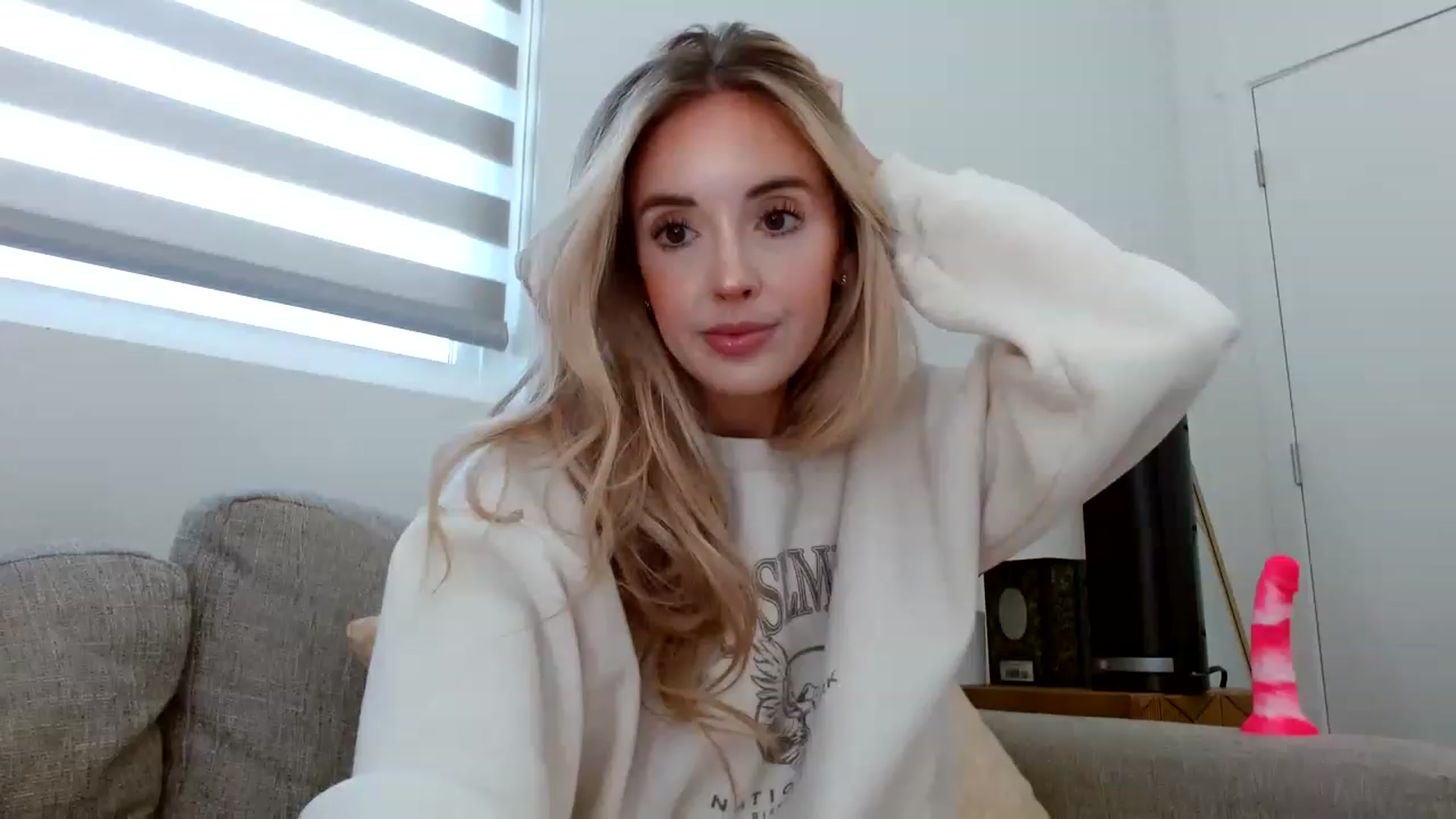 Gallery image thumbnail from Vegansoda's myfreecams stream on, 06/25/2023, 19:58 image 5 of 20
