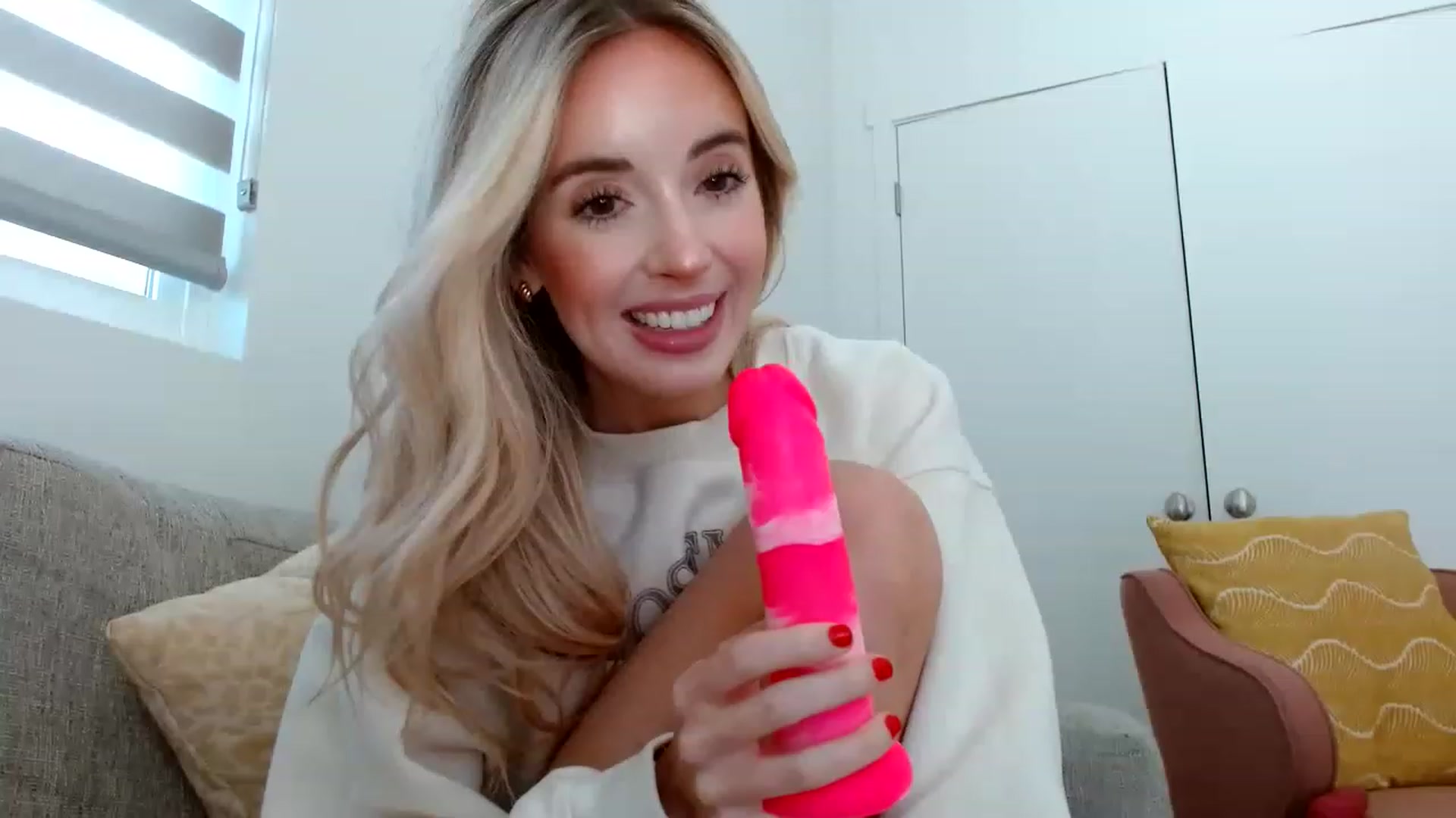 Gallery image thumbnail from Vegansoda's myfreecams stream on, 06/25/2023, 19:58 image 19 of 20