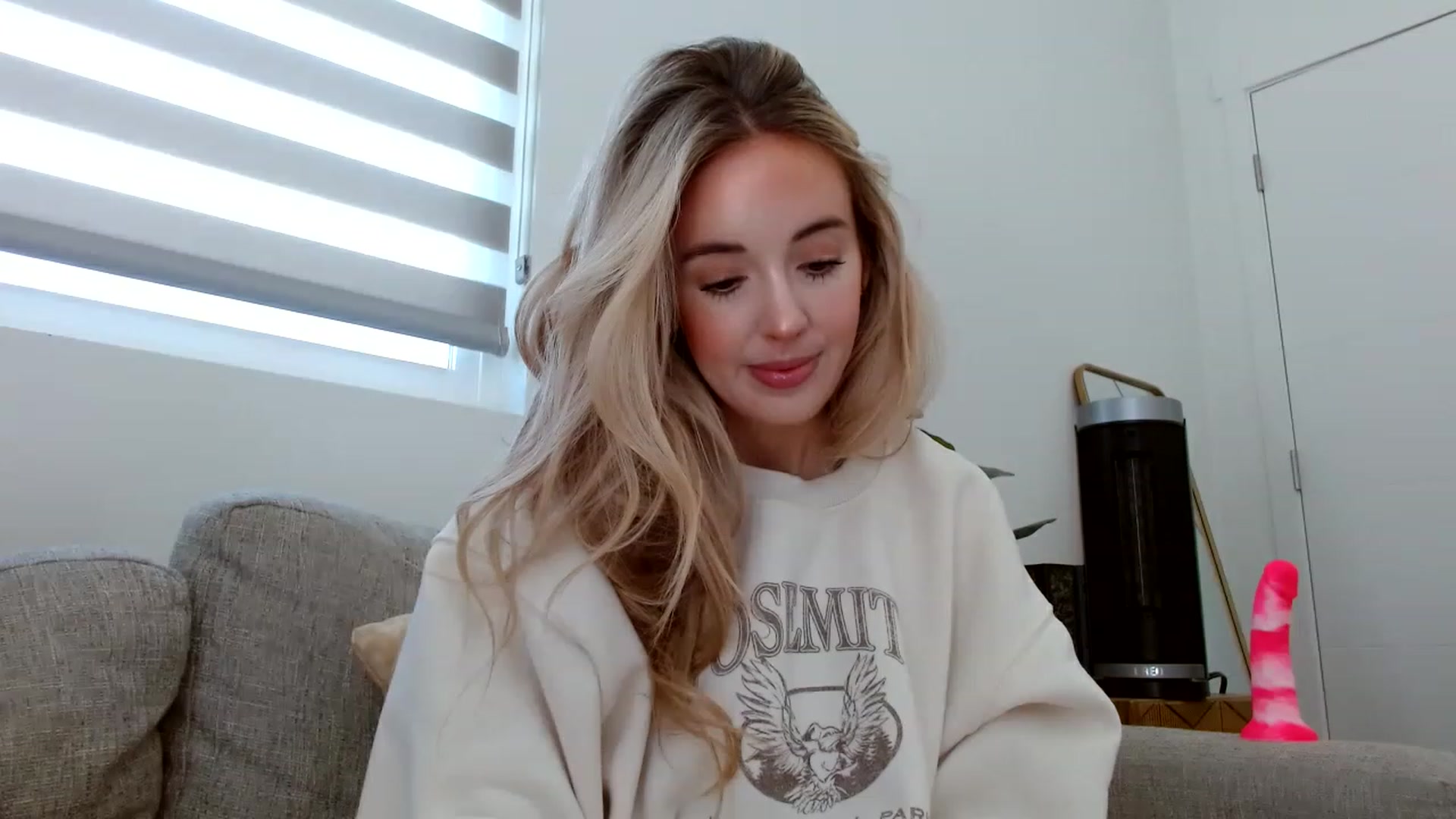 Gallery image thumbnail from Vegansoda's myfreecams stream on, 06/25/2023, 19:58 image 3 of 20