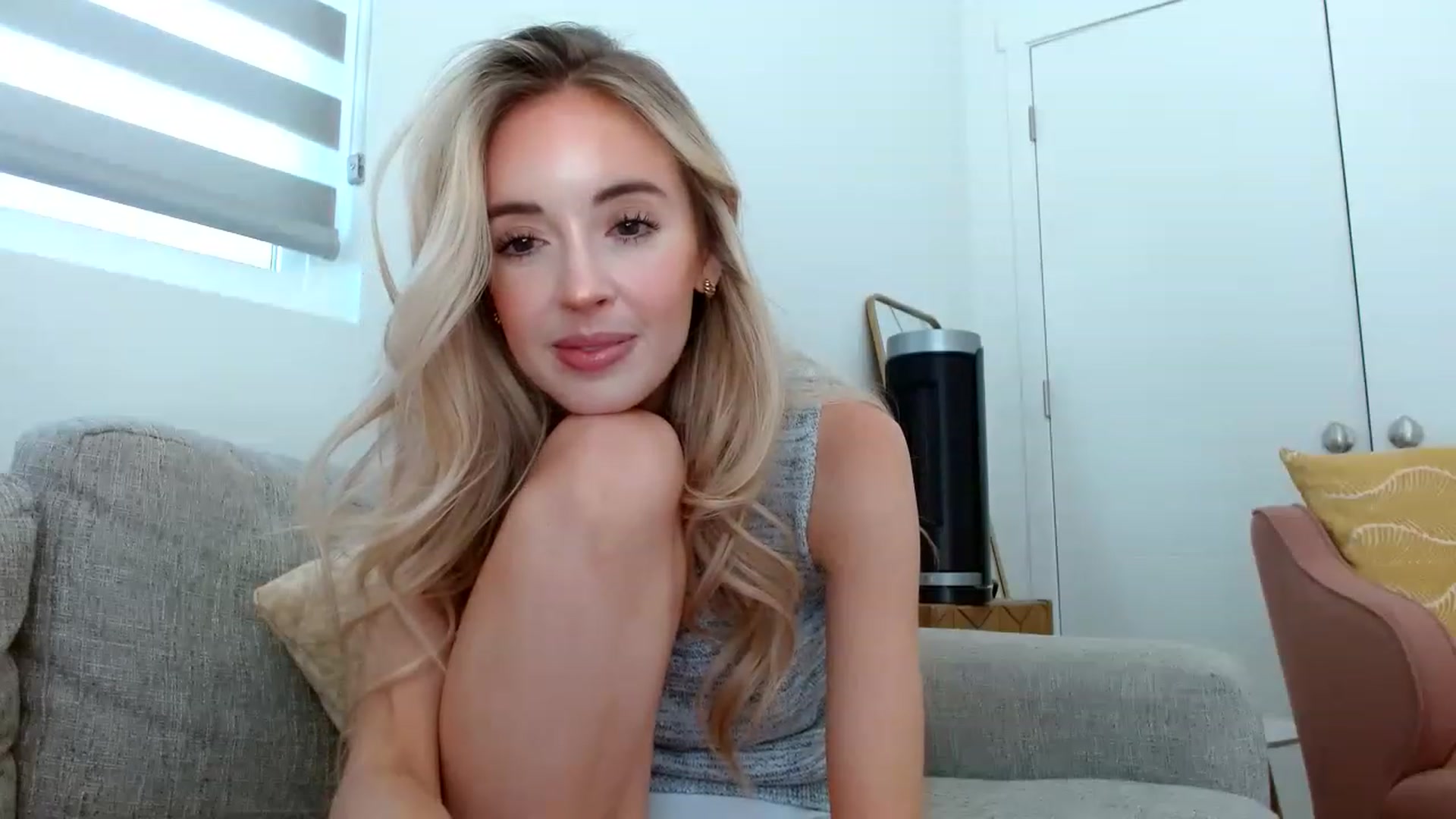 Gallery image thumbnail from Vegansoda's myfreecams stream on, 06/25/2023, 21:32 image 8 of 20