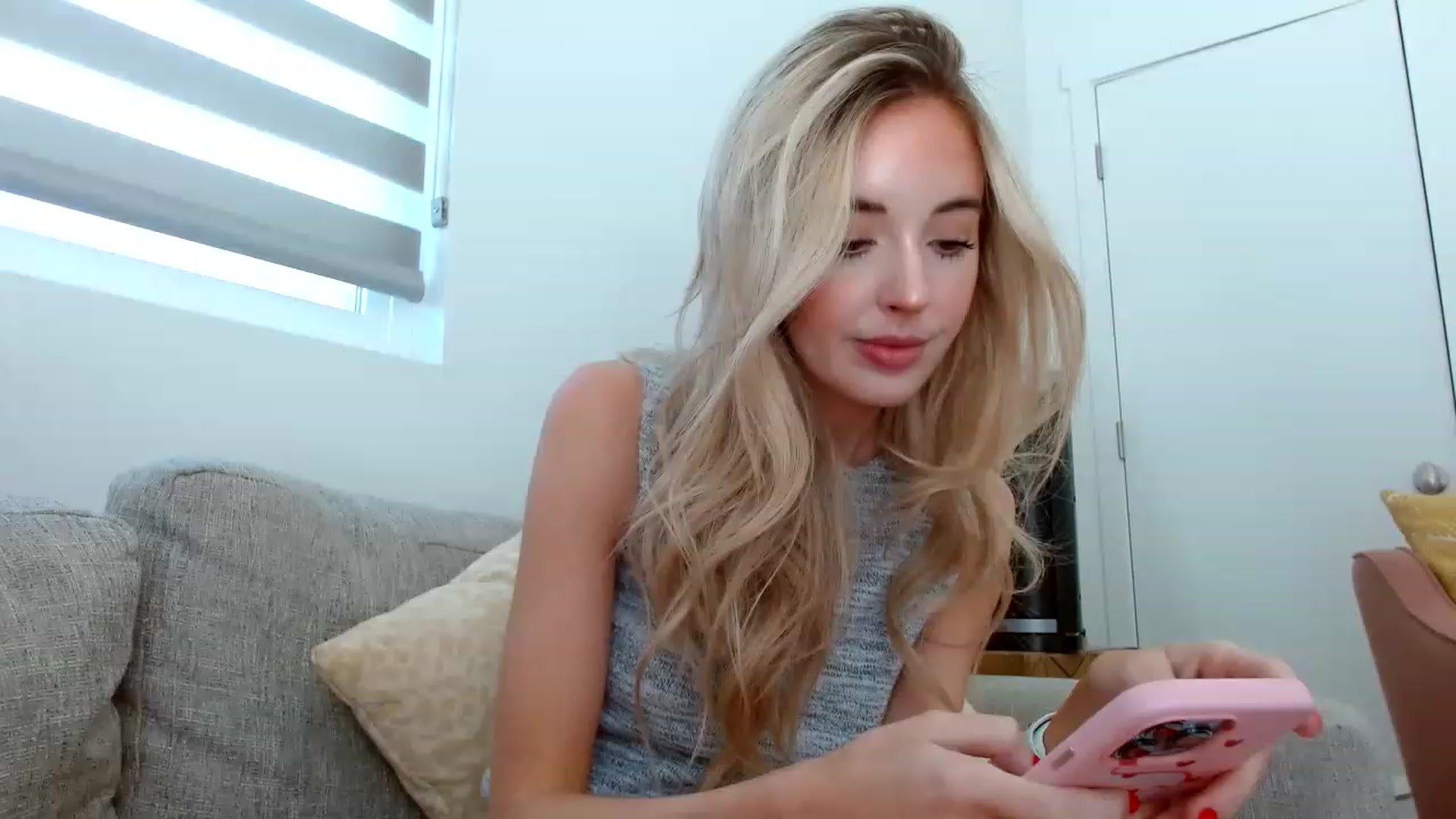 Gallery image thumbnail from Vegansoda's myfreecams stream on, 06/25/2023, 21:32 image 4 of 20