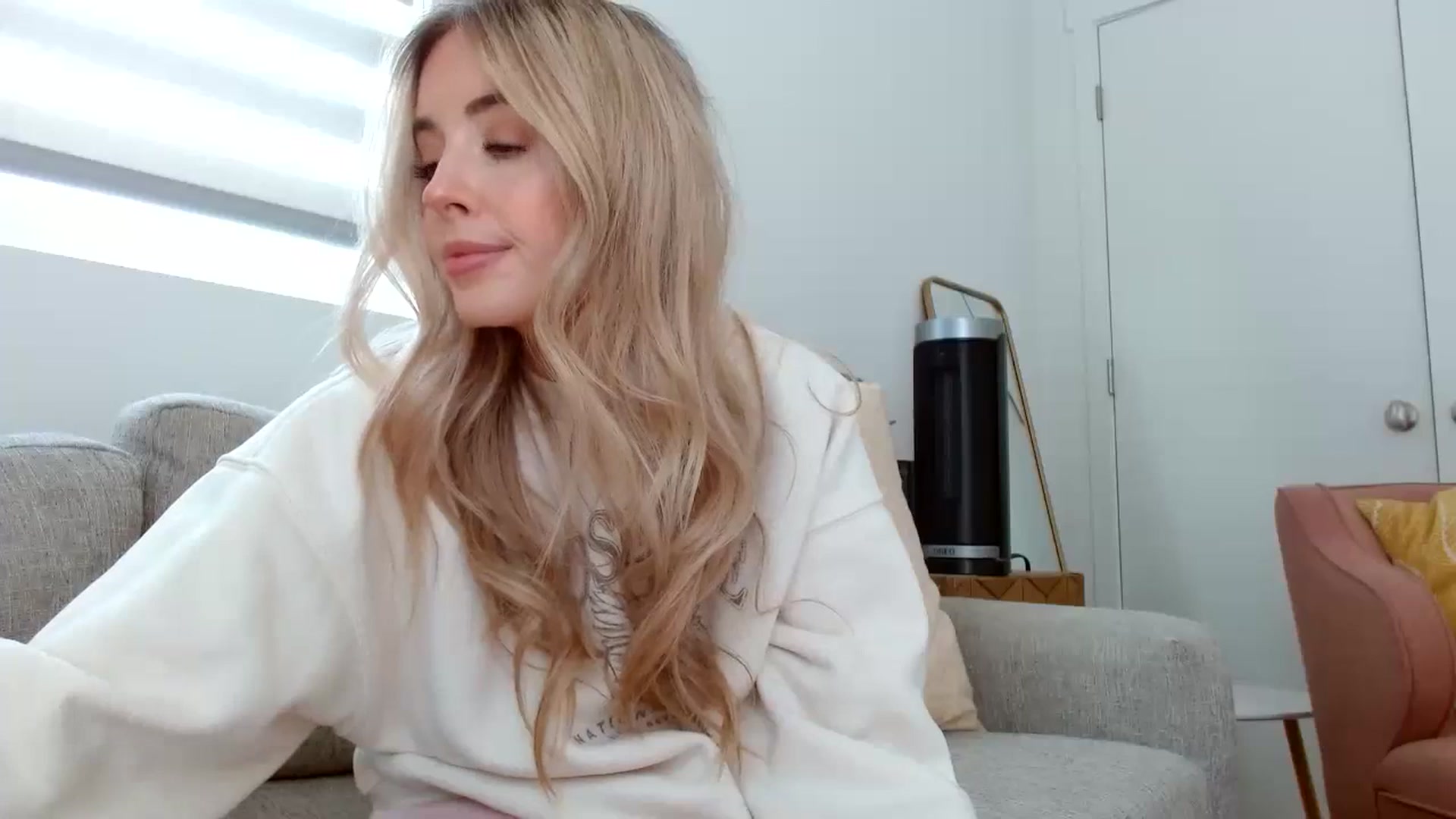 Gallery image thumbnail from Vegansoda's myfreecams stream on, 06/30/2023, 24:04 image 3 of 20