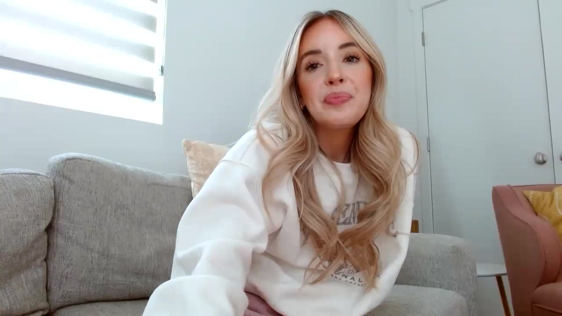 Gallery image thumbnail from Vegansoda's myfreecams stream on, 06/30/2023, 24:04 image 4 of 20