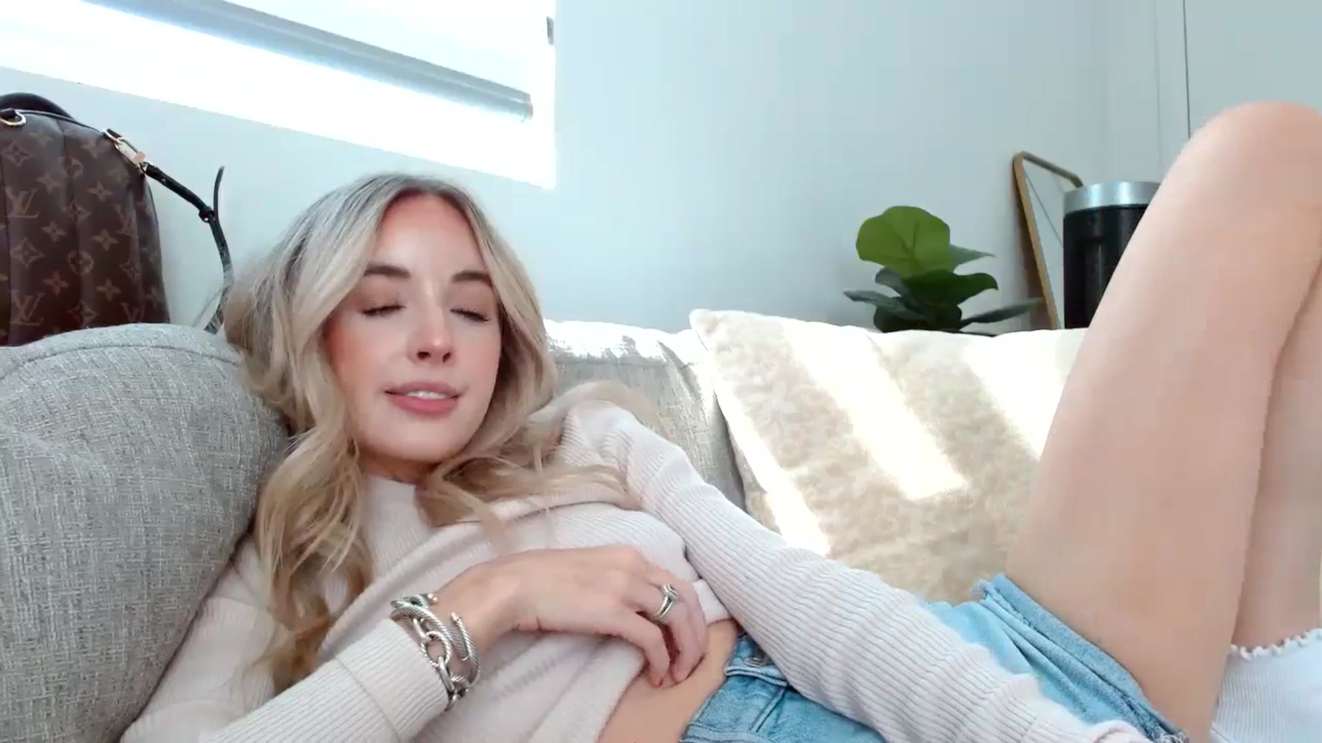 Gallery image thumbnail from Vegansoda's myfreecams stream on, 07/06/2023, 01:08 image 7 of 20