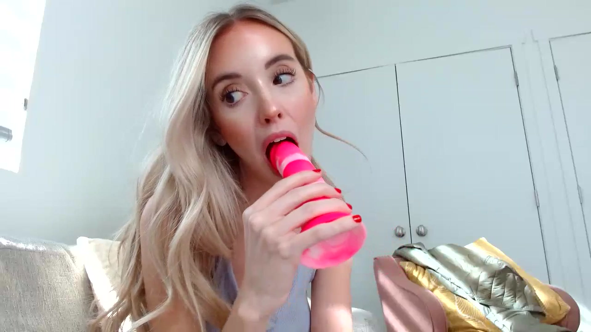 Gallery image thumbnail from Vegansoda's myfreecams stream on, 07/07/2023, 24:03 image 13 of 20