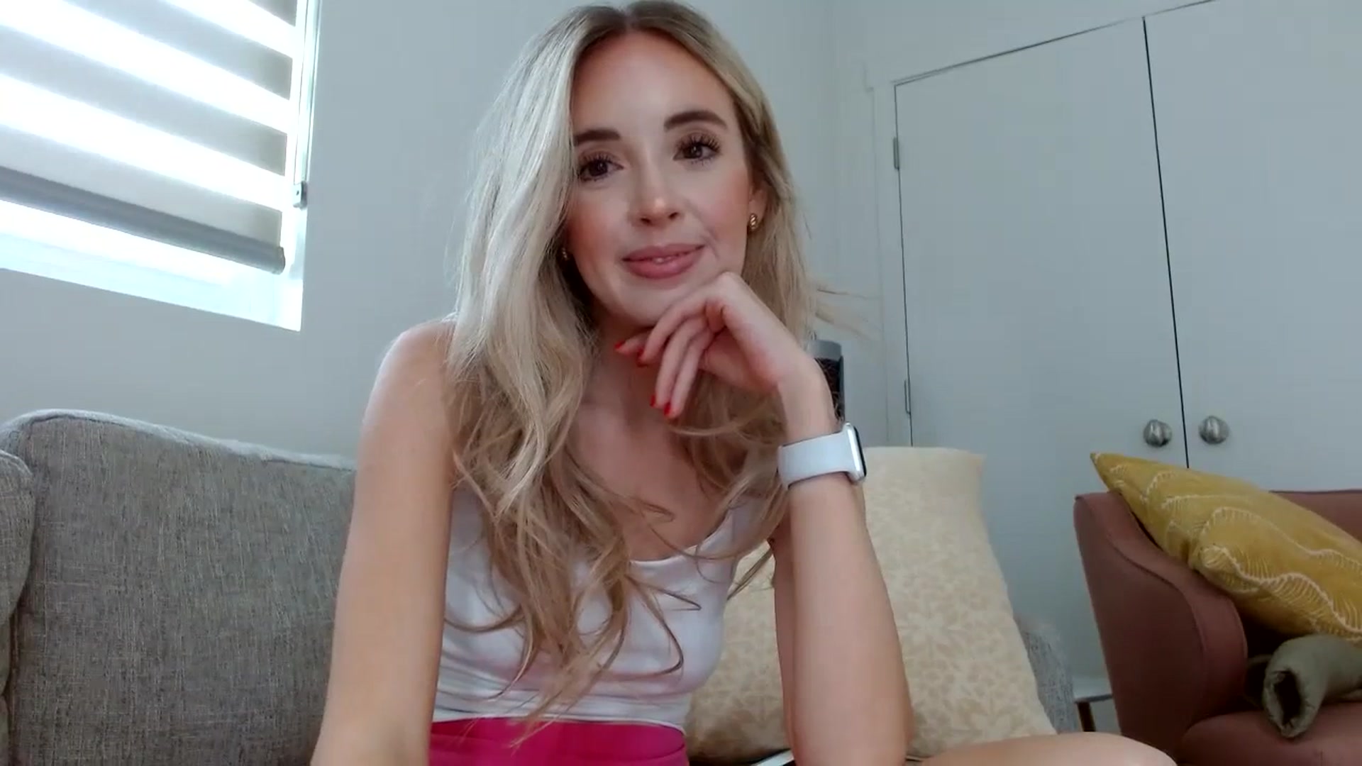 Gallery image thumbnail from Vegansoda's myfreecams stream on, 07/08/2023, 23:15 image 17 of 20