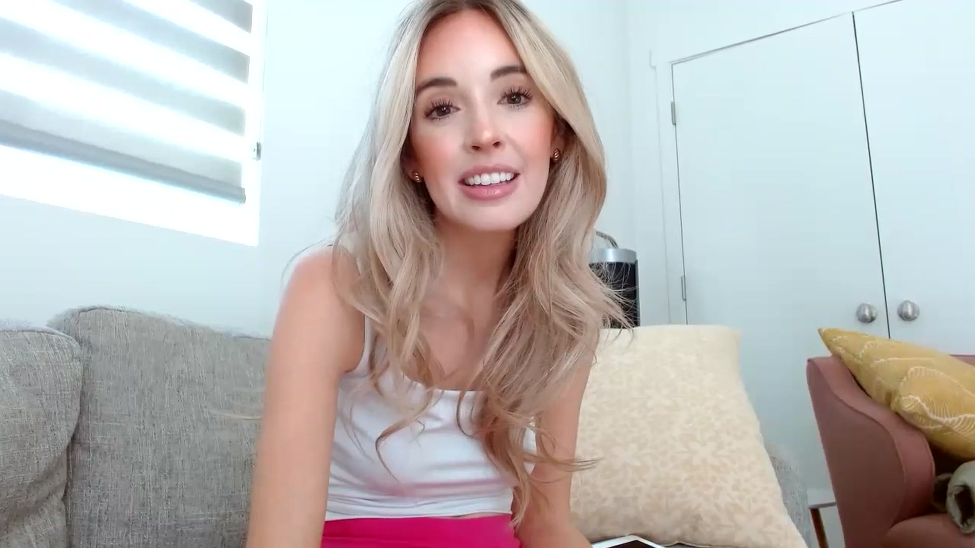 Gallery image thumbnail from Vegansoda's myfreecams stream on, 07/08/2023, 23:15 image 10 of 20