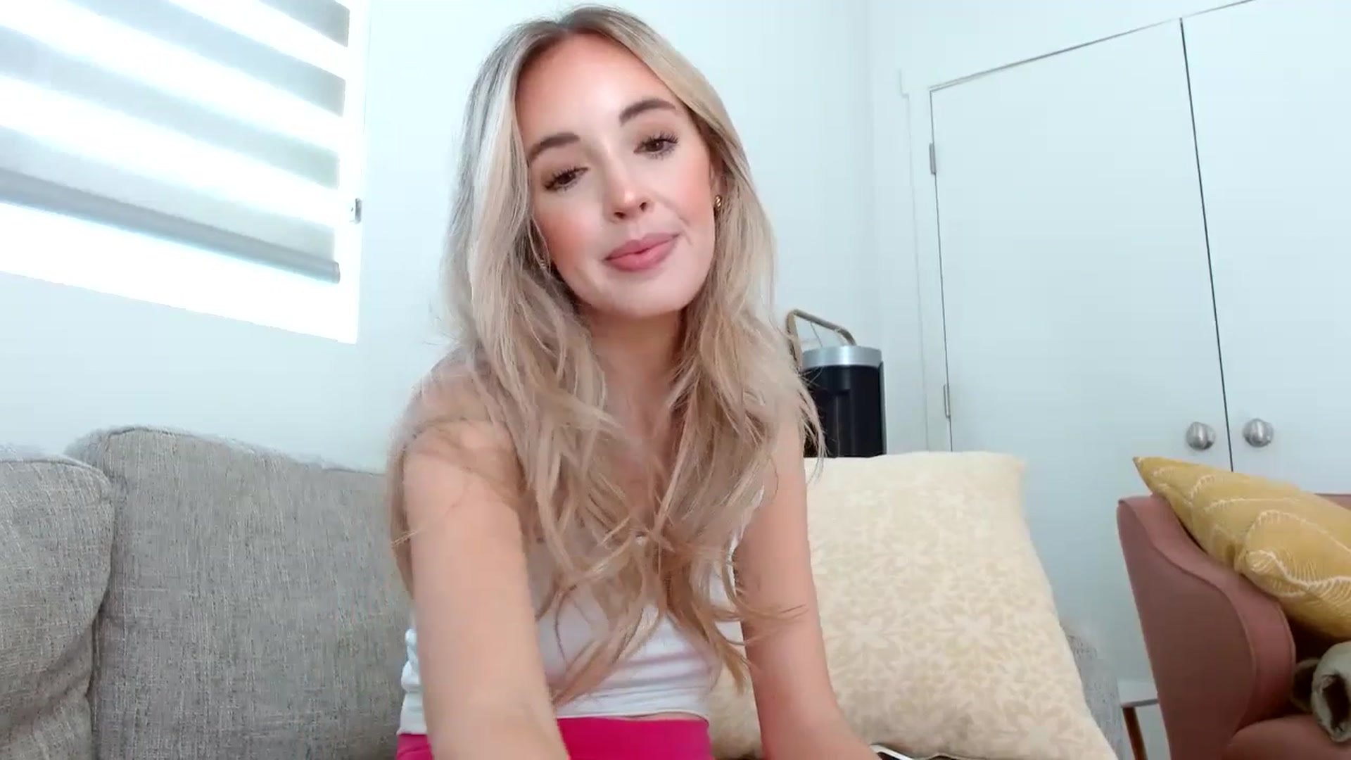 Gallery image thumbnail from Vegansoda's myfreecams stream on, 07/08/2023, 23:15 image 11 of 20