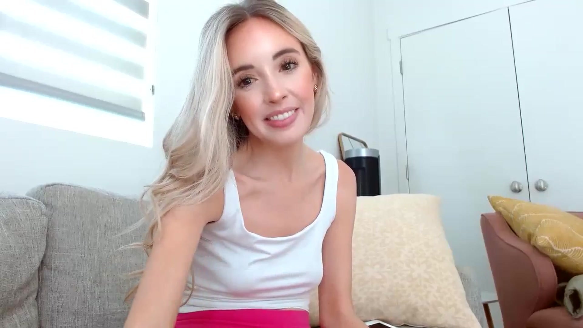 Gallery image thumbnail from Vegansoda's myfreecams stream on, 07/08/2023, 23:15 image 13 of 20