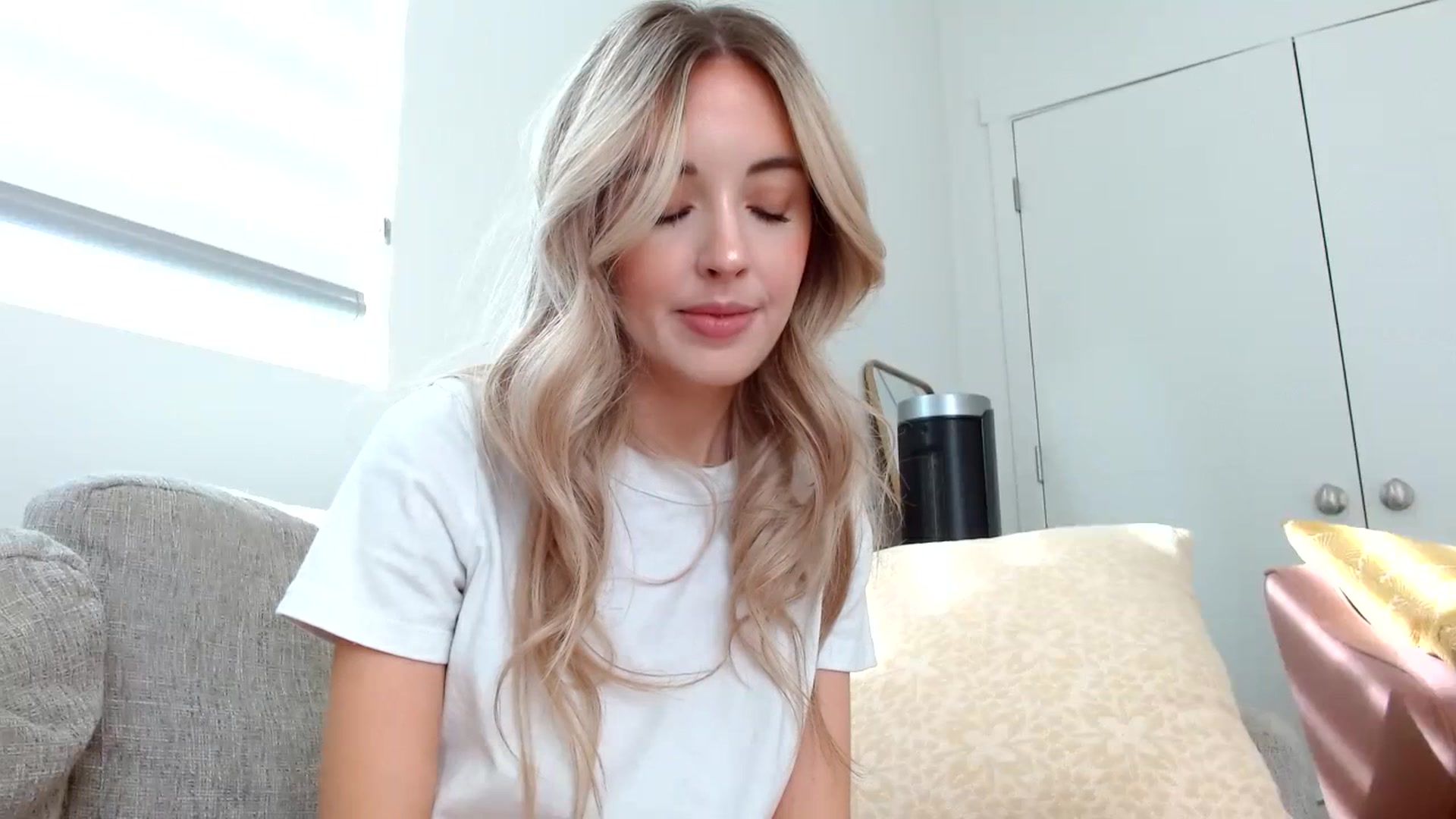Gallery image thumbnail from Vegansoda's myfreecams stream on, 07/11/2023, 01:11 image 4 of 20