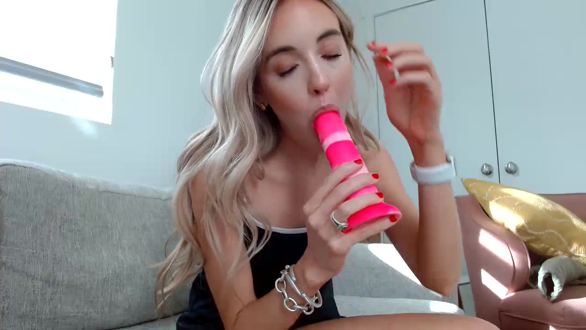 Gallery image thumbnail from Vegansoda's myfreecams stream on, 07/12/2023, 01:07 image 14 of 20