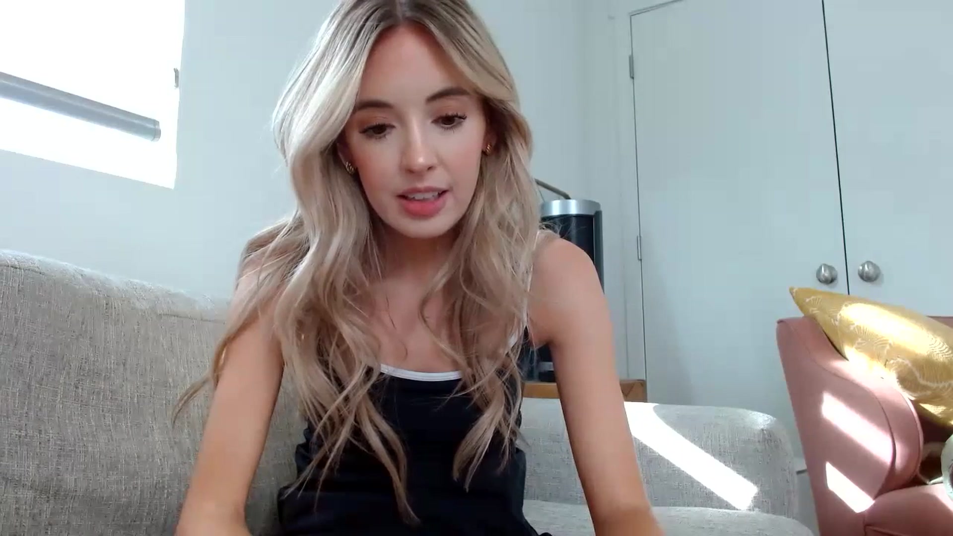 Gallery image thumbnail from Vegansoda's myfreecams stream on, 07/12/2023, 01:07 image 12 of 20