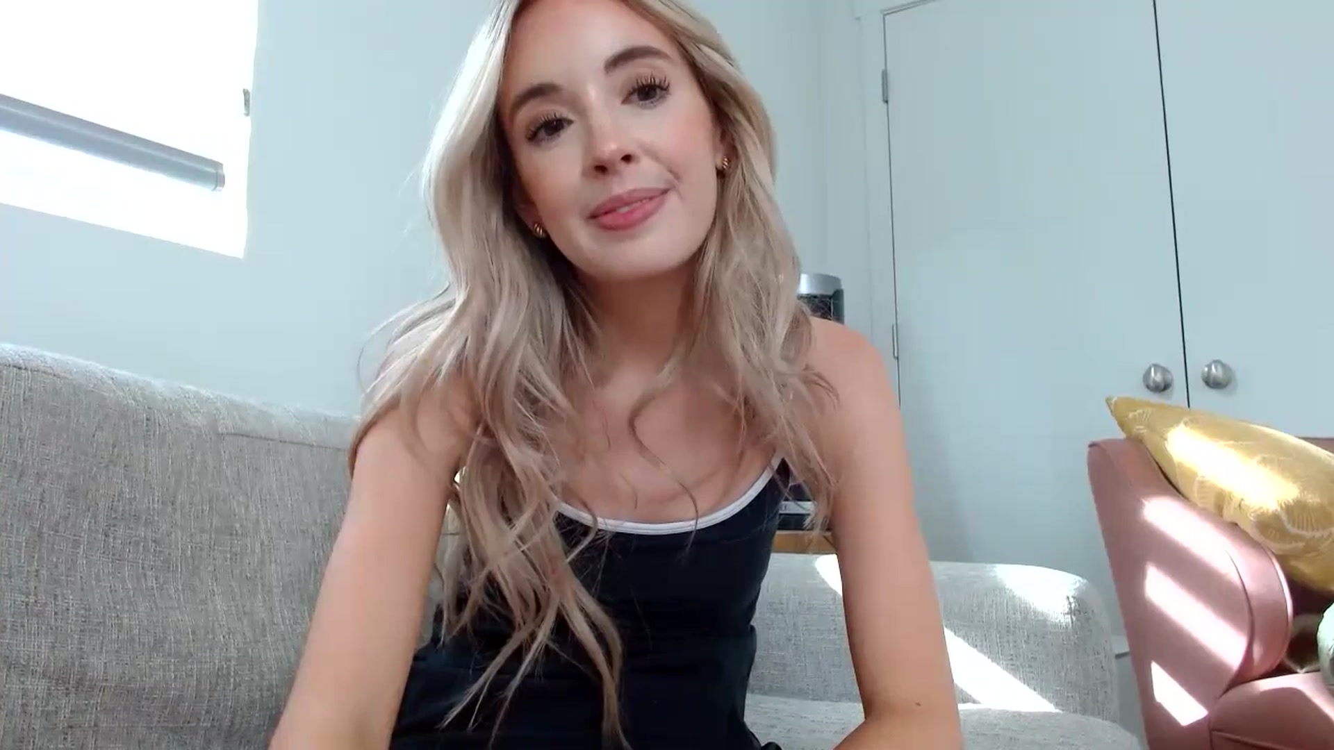 Gallery image thumbnail from Vegansoda's myfreecams stream on, 07/12/2023, 01:07 image 10 of 20
