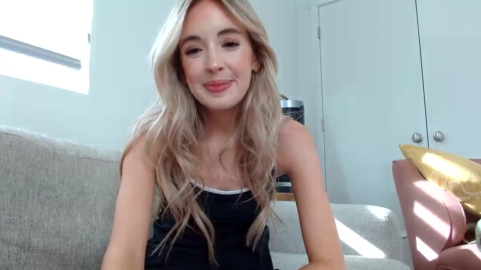 Gallery image thumbnail from Vegansoda's myfreecams stream on, 07/12/2023, 01:07 image 11 of 20