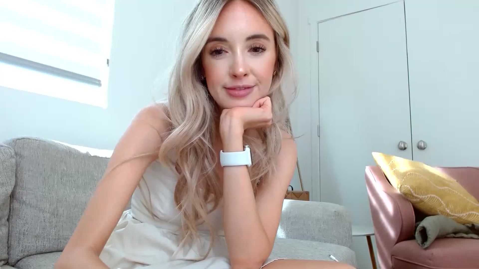 Gallery image thumbnail from Vegansoda's myfreecams stream on, 07/12/2023, 23:52 image 8 of 20