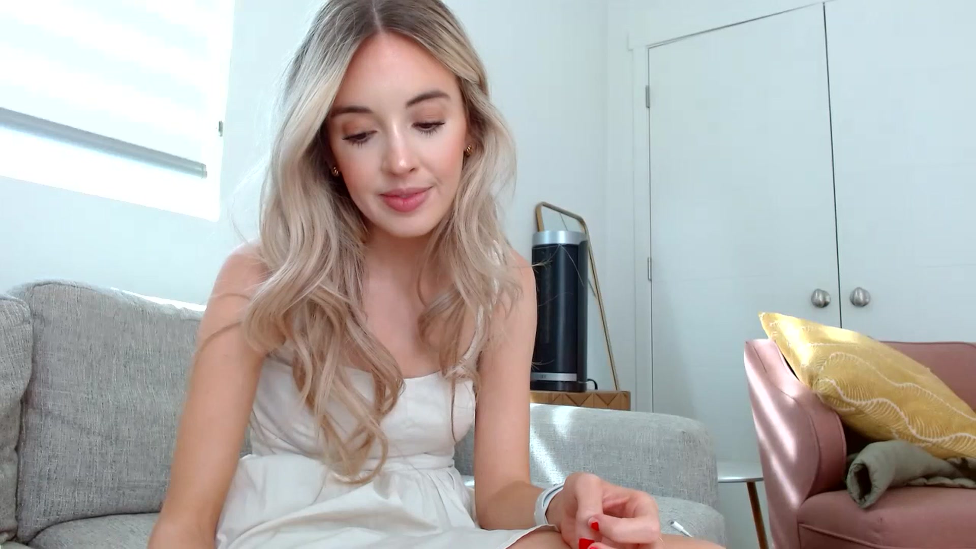 Gallery image thumbnail from Vegansoda's myfreecams stream on, 07/12/2023, 23:52 image 1 of 20