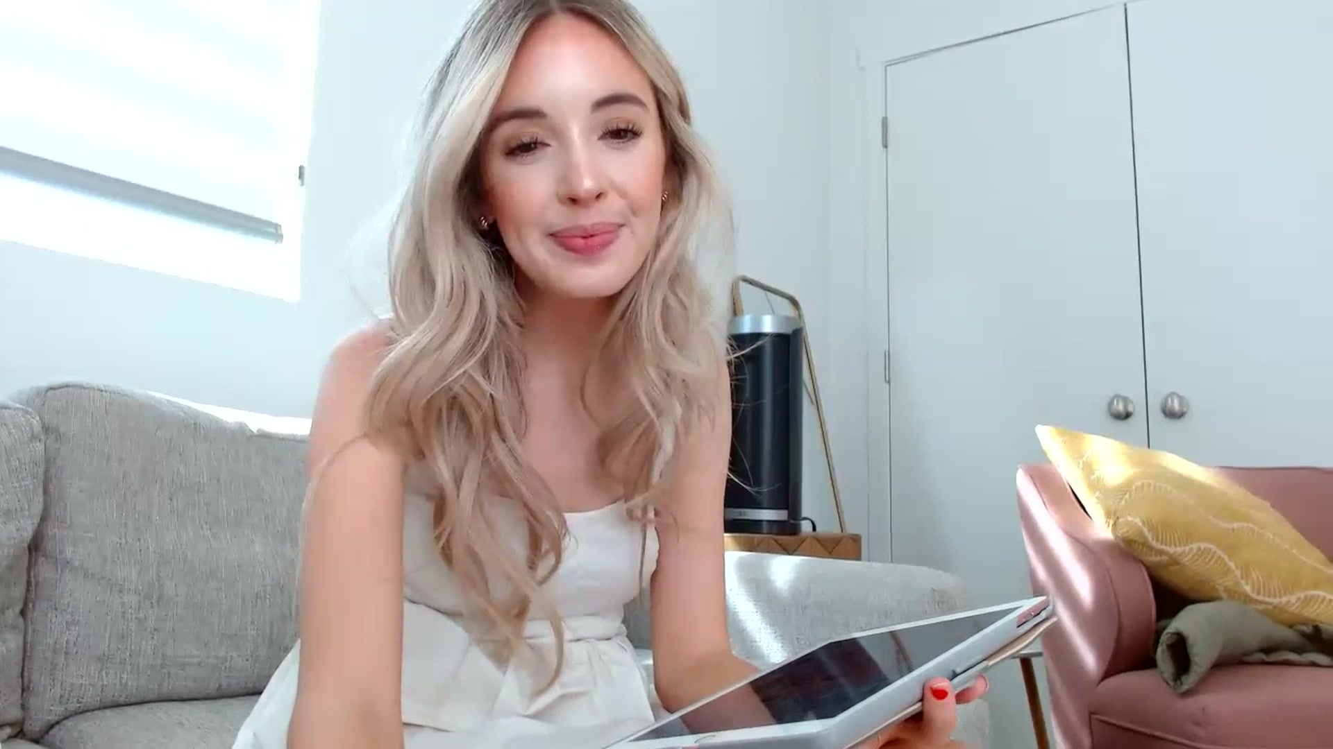 Gallery image thumbnail from Vegansoda's myfreecams stream on, 07/12/2023, 23:52 image 6 of 20