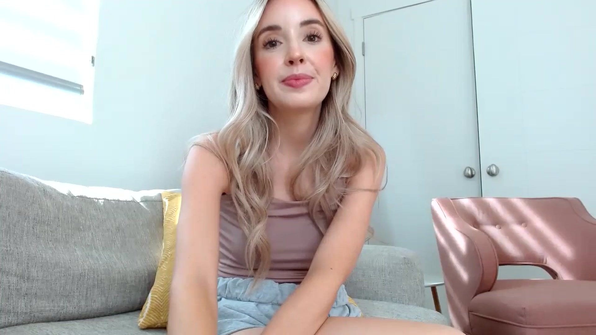 Gallery image thumbnail from Vegansoda's myfreecams stream on, 07/18/2023, 24:02 image 9 of 20