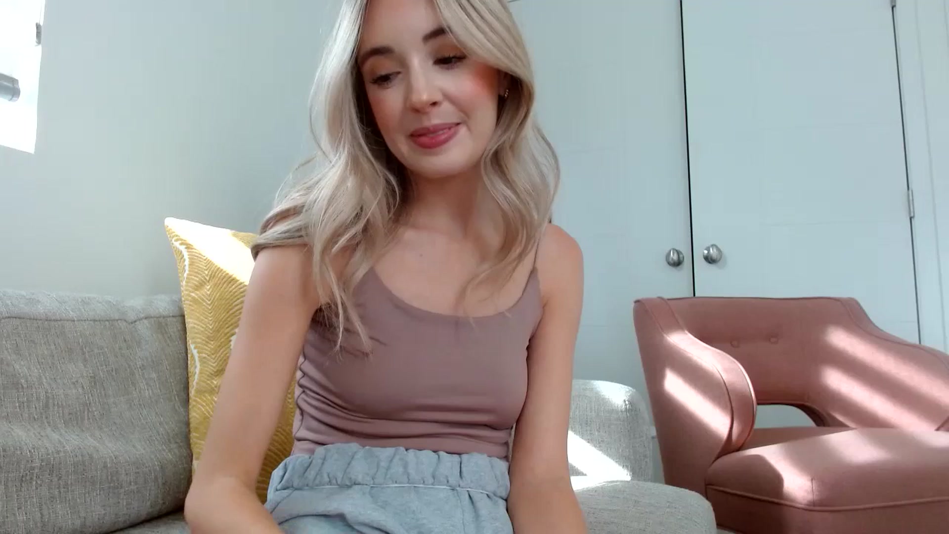 Gallery image thumbnail from Vegansoda's myfreecams stream on, 07/18/2023, 01:03 image 7 of 20