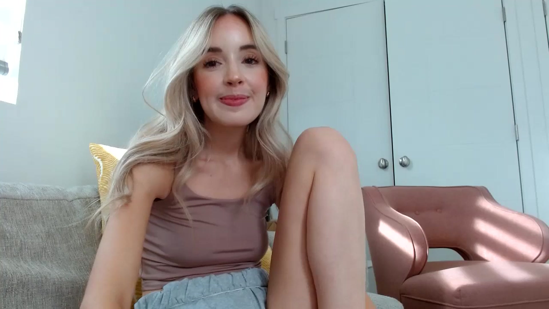 Gallery image thumbnail from Vegansoda's myfreecams stream on, 07/18/2023, 01:03 image 10 of 20