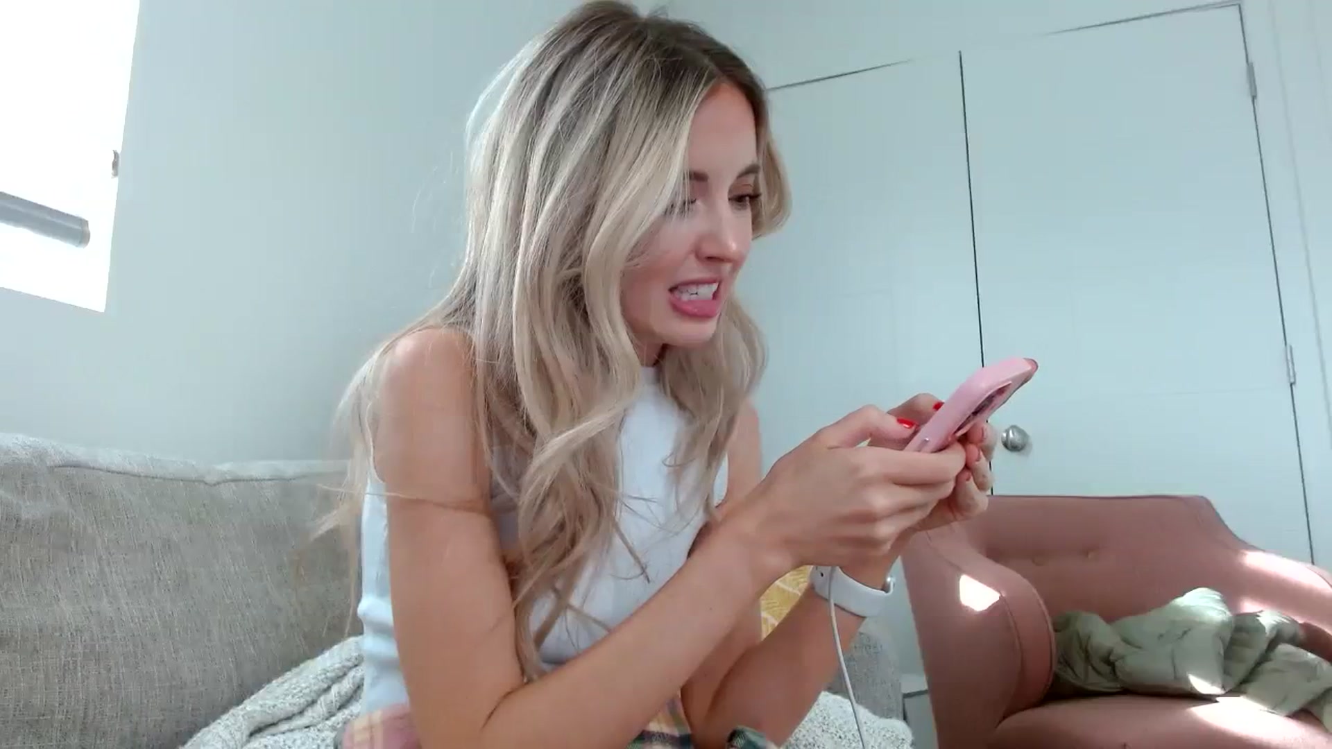 Gallery image thumbnail from Vegansoda's myfreecams stream on, 07/23/2023, 01:11 image 20 of 20