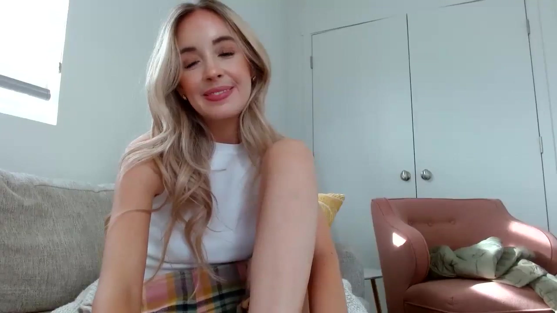 Gallery image thumbnail from Vegansoda's myfreecams stream on, 07/23/2023, 01:11 image 19 of 20