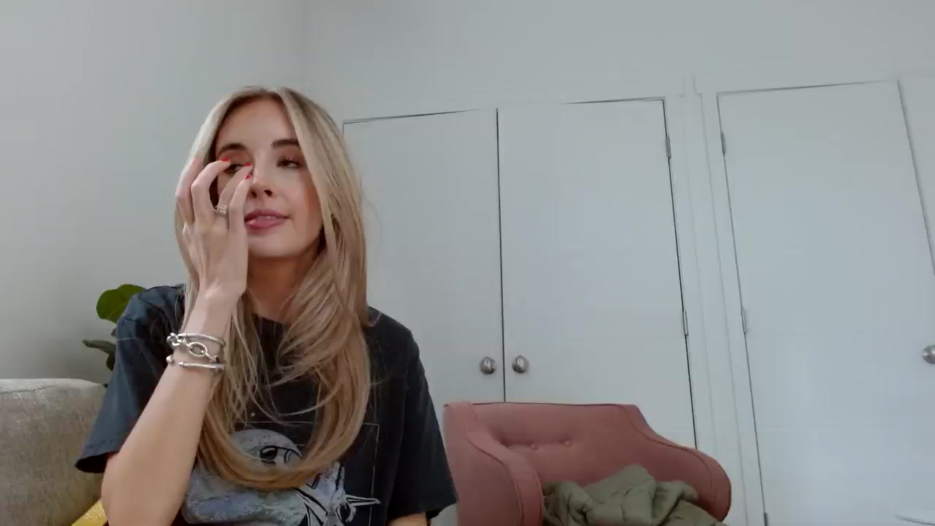 Gallery image thumbnail from Vegansoda's myfreecams stream on, 07/29/2023, 24:01 image 5 of 20