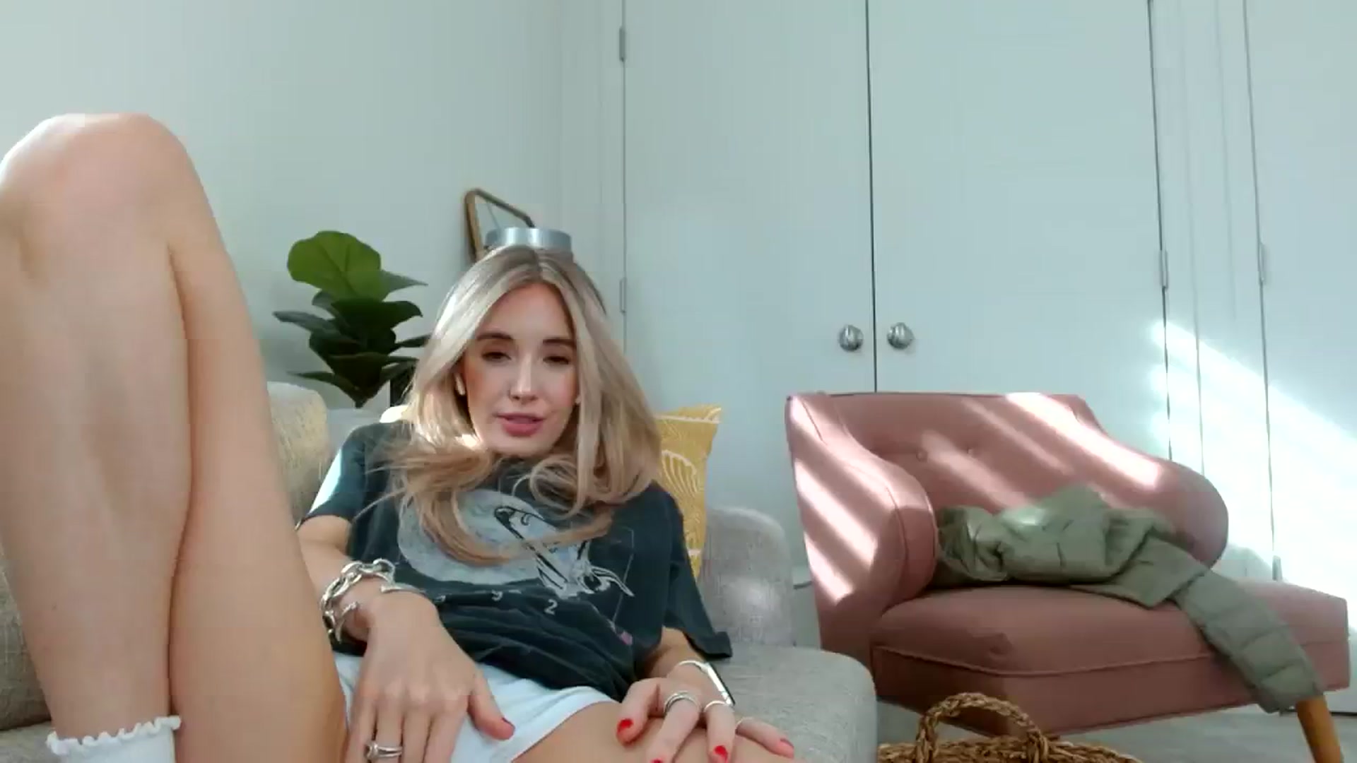 Gallery image thumbnail from Vegansoda's myfreecams stream on, 07/29/2023, 24:30 image 11 of 20