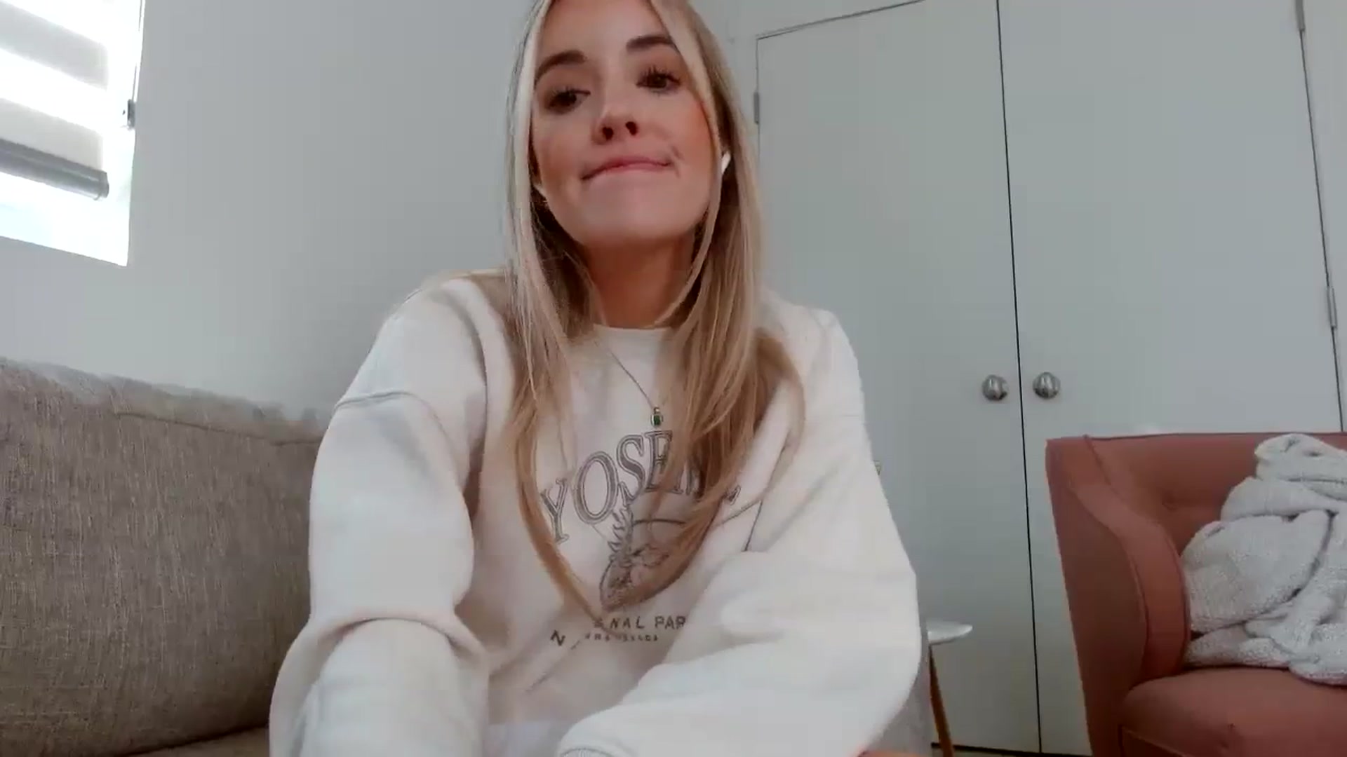 Gallery image thumbnail from Vegansoda's myfreecams stream on, 08/08/2023, 23:52 image 15 of 20