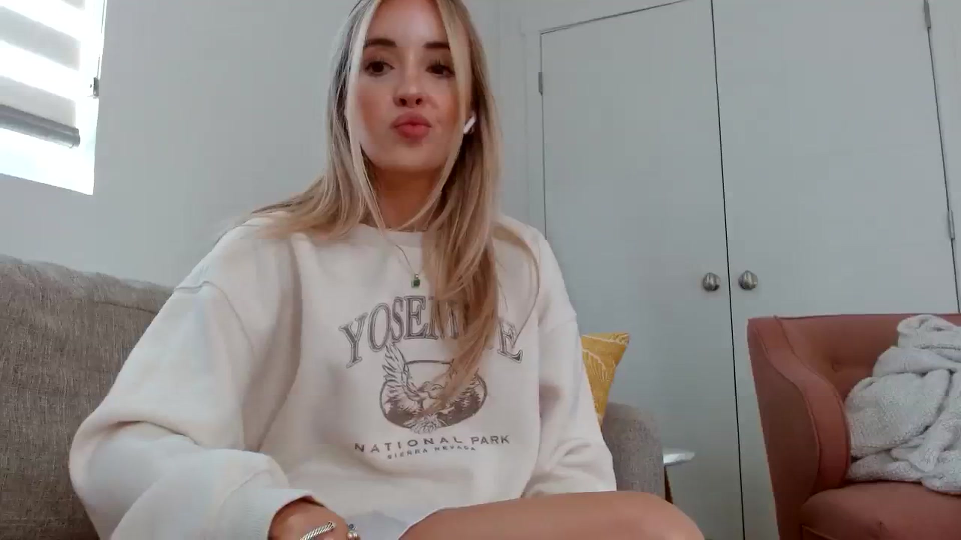 Gallery image thumbnail from Vegansoda's myfreecams stream on, 08/08/2023, 23:52 image 7 of 20