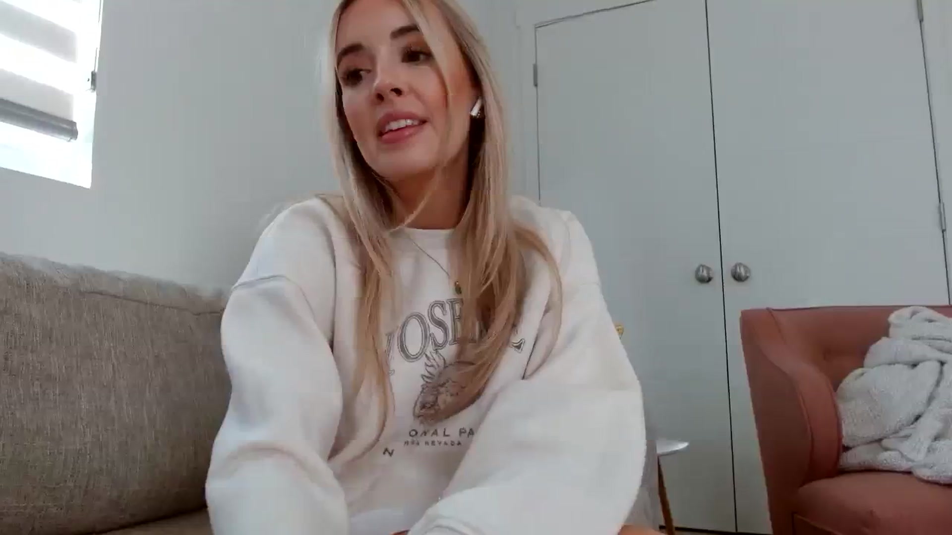 Gallery image thumbnail from Vegansoda's myfreecams stream on, 08/08/2023, 23:52 image 13 of 20