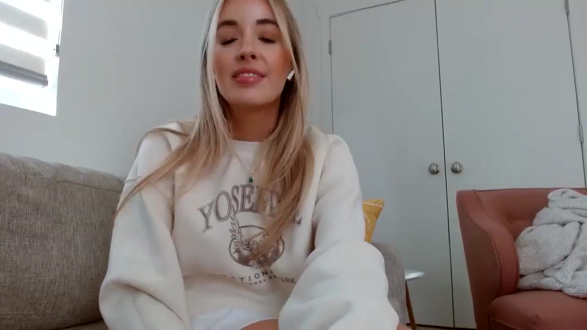Gallery image thumbnail from Vegansoda's myfreecams stream on, 08/08/2023, 23:52 image 9 of 20
