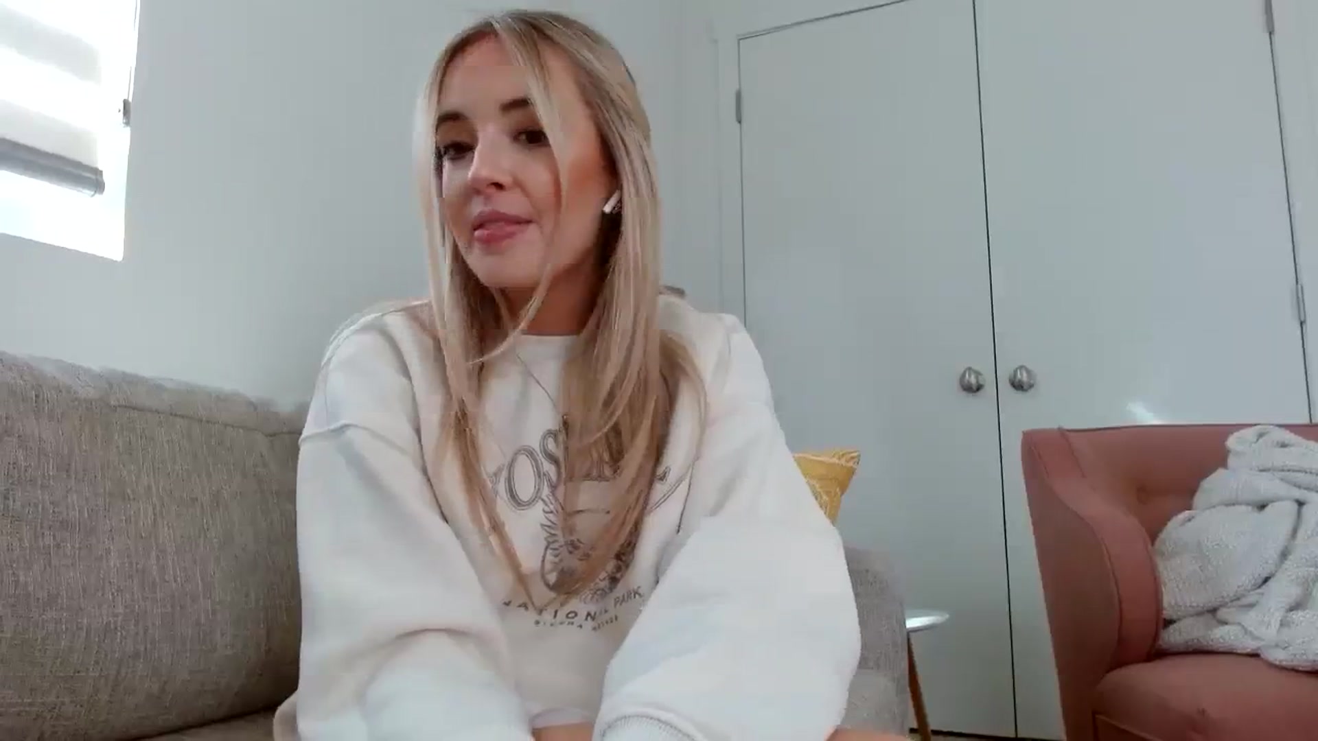 Gallery image thumbnail from Vegansoda's myfreecams stream on, 08/08/2023, 23:52 image 20 of 20
