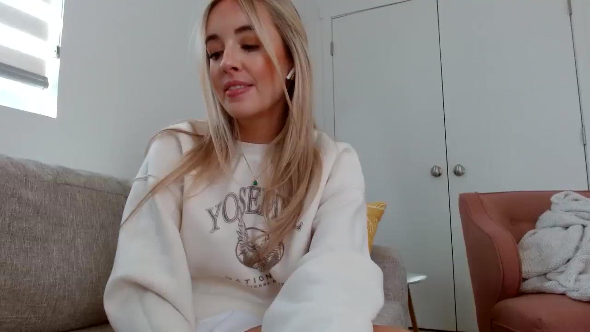 Gallery image thumbnail from Vegansoda's myfreecams stream on, 08/08/2023, 23:52 image 10 of 20