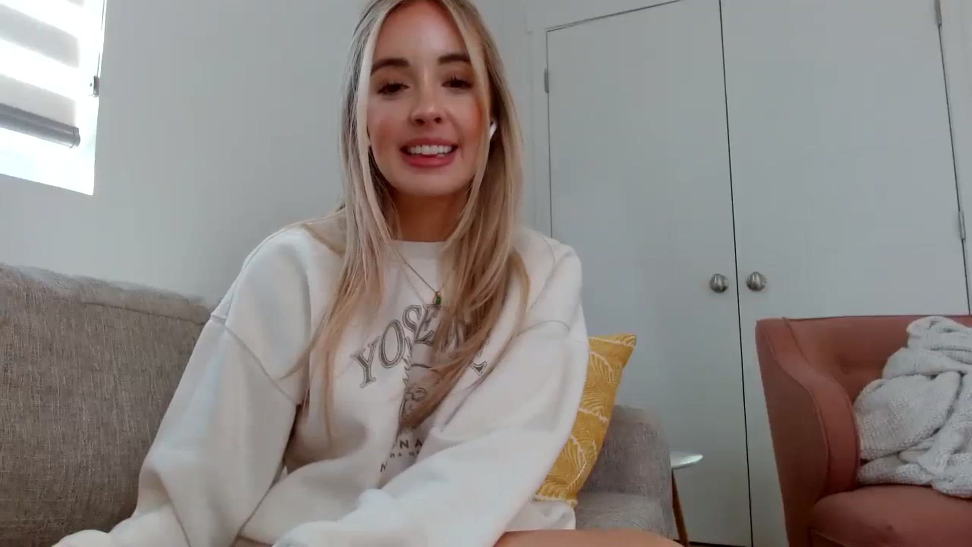 Gallery image thumbnail from Vegansoda's myfreecams stream on, 08/08/2023, 23:52 image 12 of 20