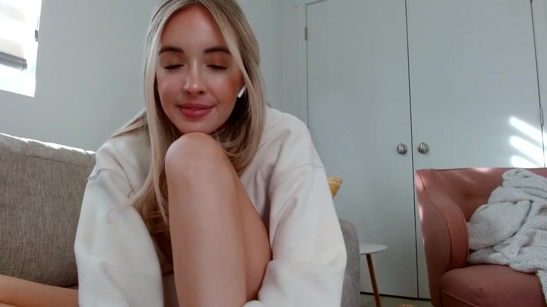 Gallery image thumbnail from Vegansoda's myfreecams stream on, 08/09/2023, 24:31 image 2 of 20